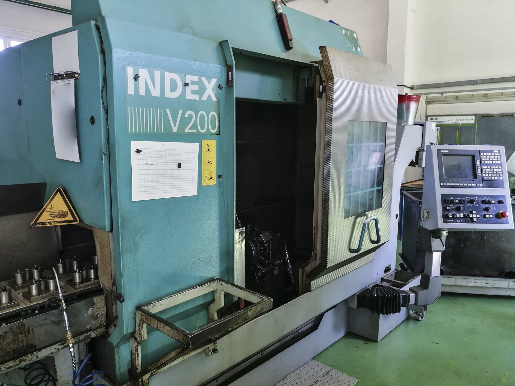 Index V200 Mašinos kairės pusės vaizdas