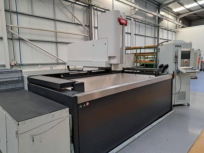 ONA QX8 B1 L Mašinos vaizdas iš priekio