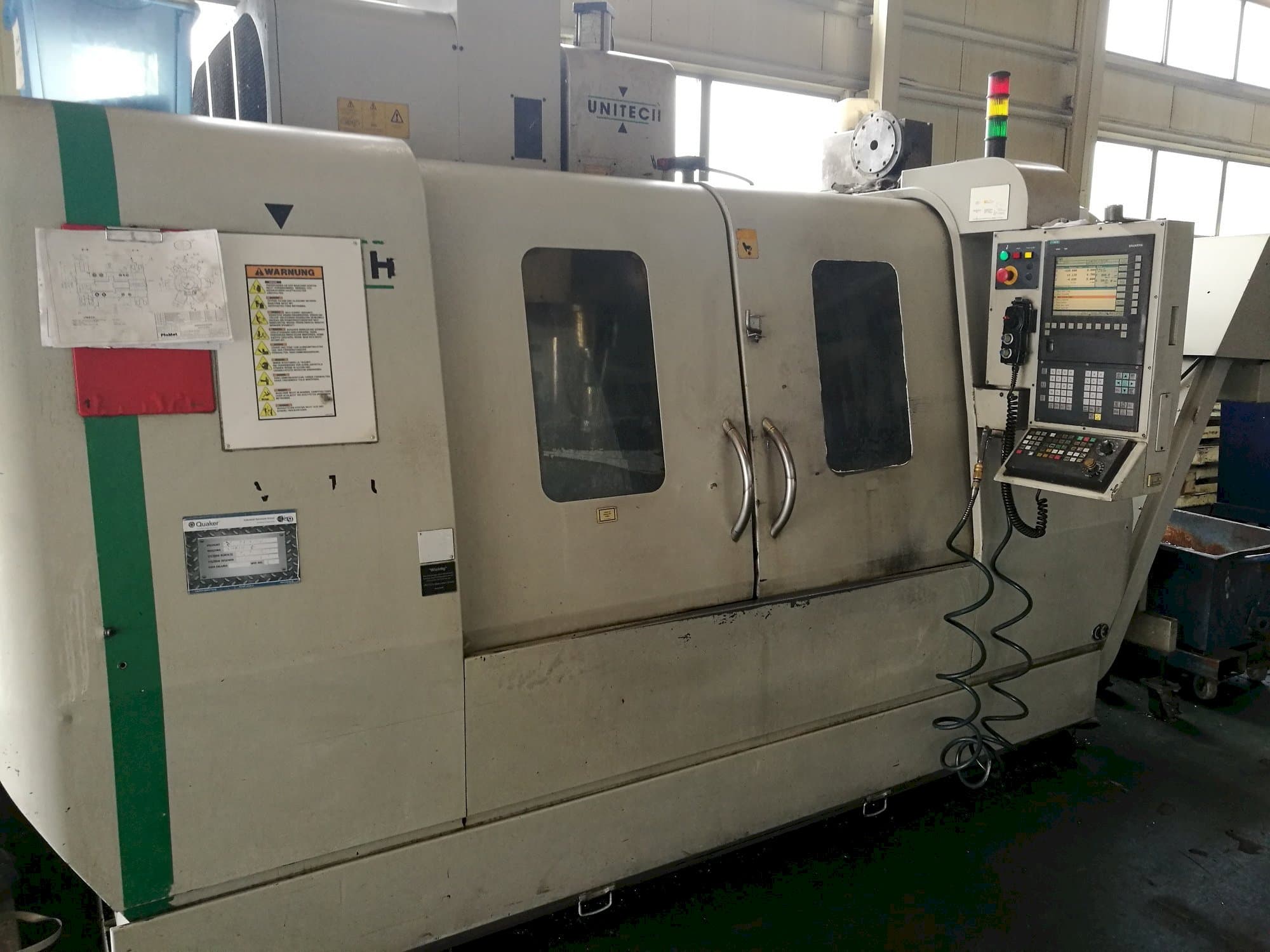 UNITECH VMC-1250P3 Mašinos vaizdas iš priekio