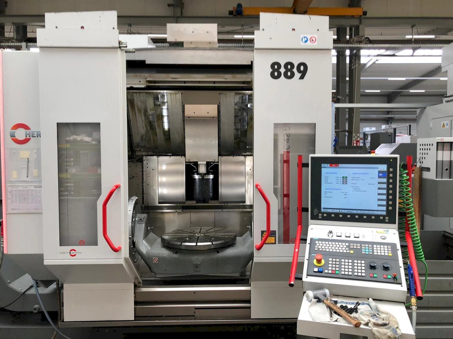 HERMLE C42U MT Mašinos vaizdas iš priekio