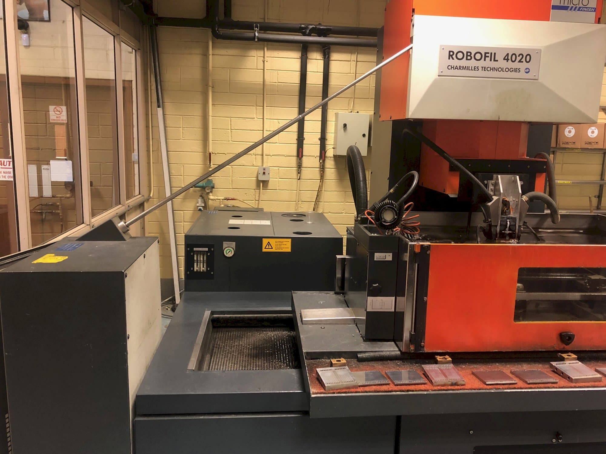 CHARMILLES Mašinos vaizdasROBOFIL 4020 iš priekio