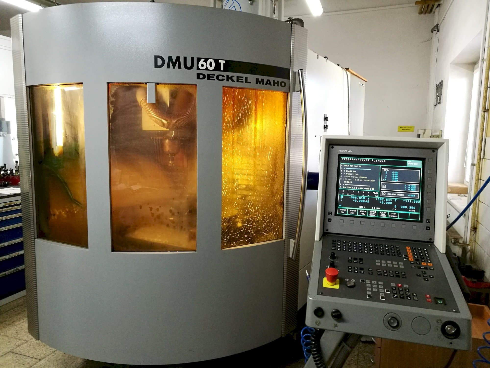 DECKEL MAHO DMU 60T Mašinos vaizdas iš priekio