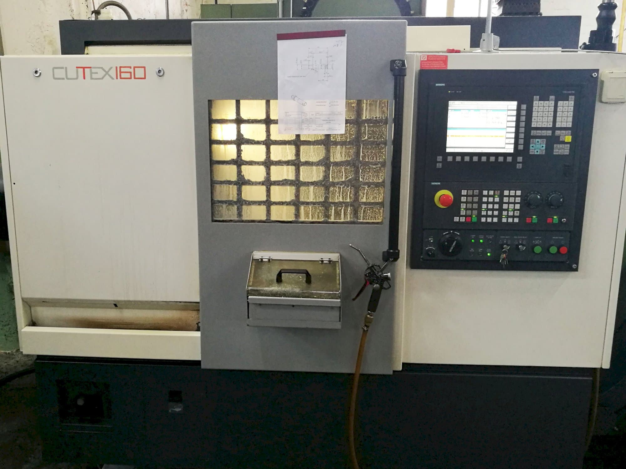 HWACHEON CUTEX-160 Mašinos vaizdas iš priekio