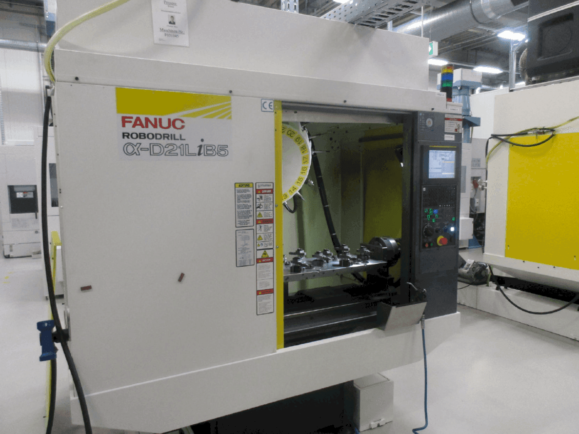 FANUC ROBODRILL Alpha D21LiB5 Mašinos vaizdas iš priekio