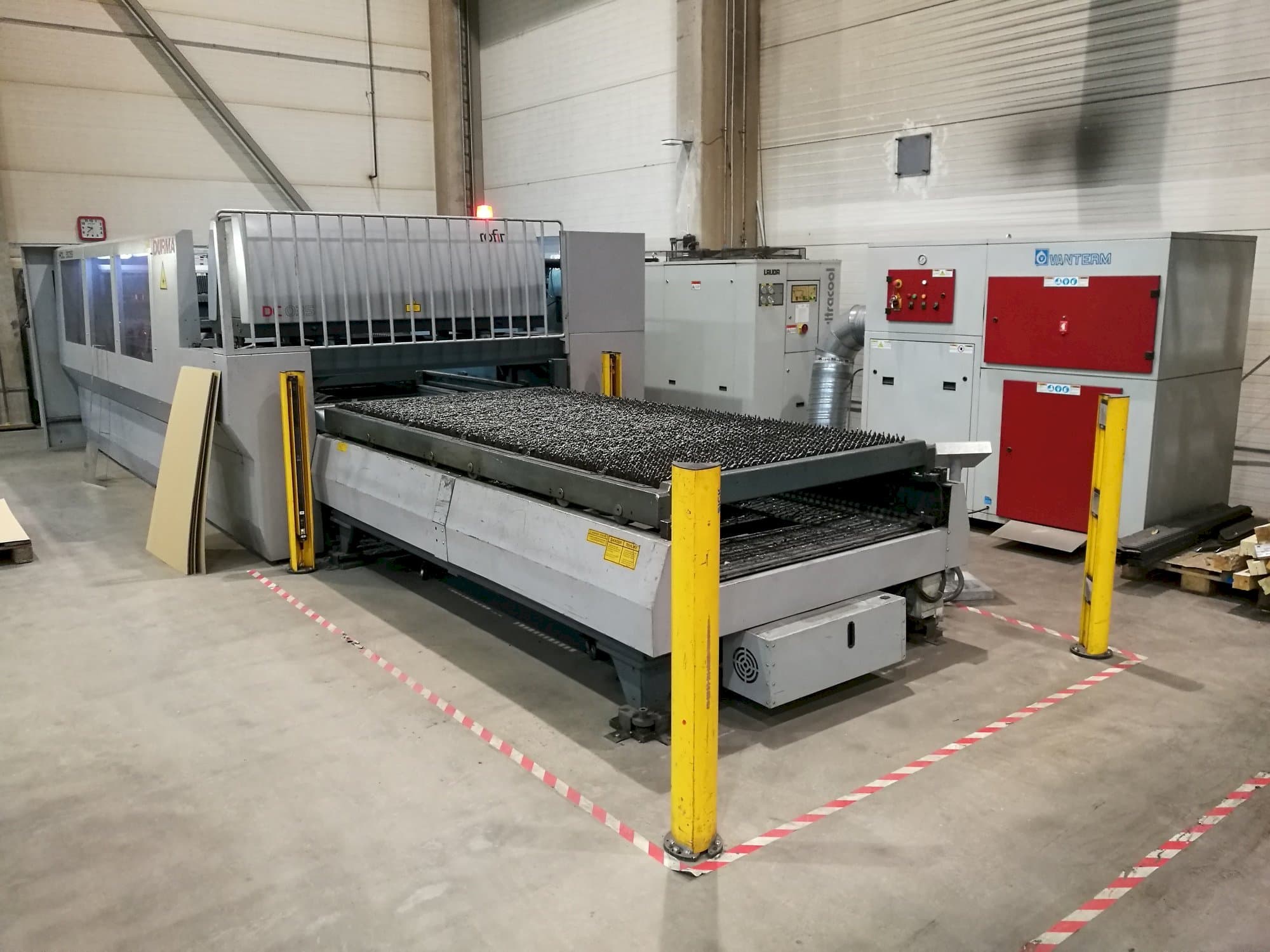 Durma HDL 3015 Mašinos vaizdas iš kairės pusės