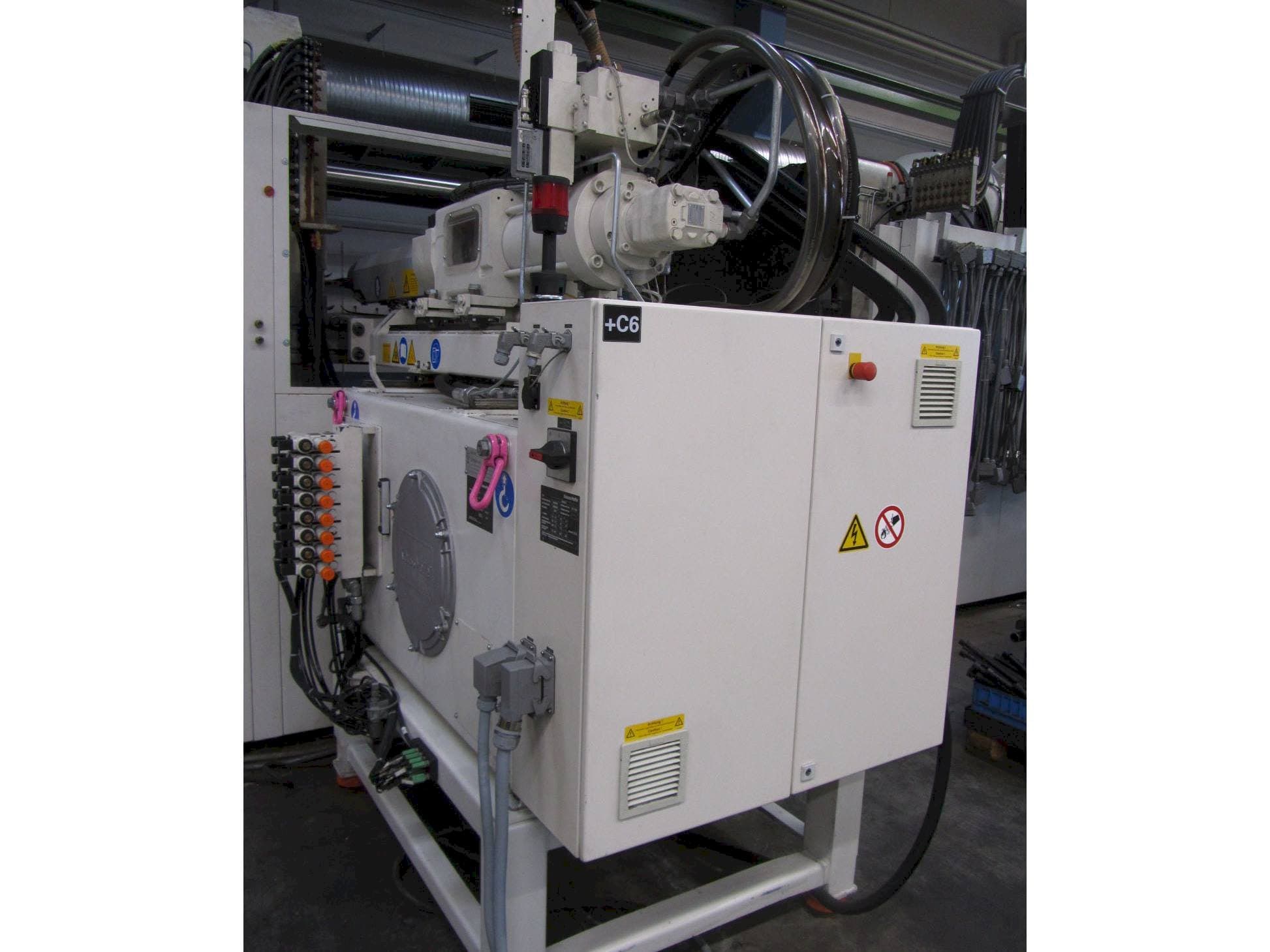 Krauss Maffei 750 BO L Mašinos vaizdas iš priekio