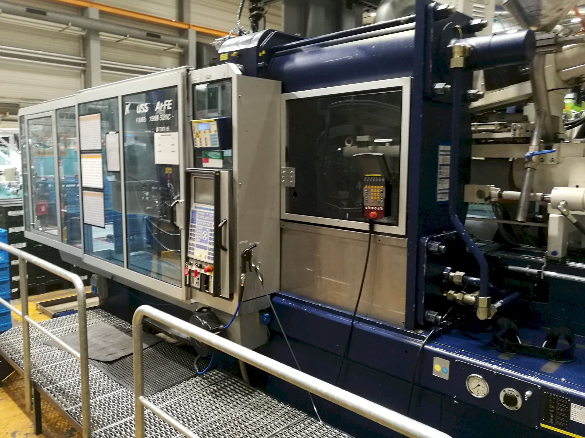 Krauss Maffei 650-1900-520 CZ Mašinos dešinės pusės vaizdas