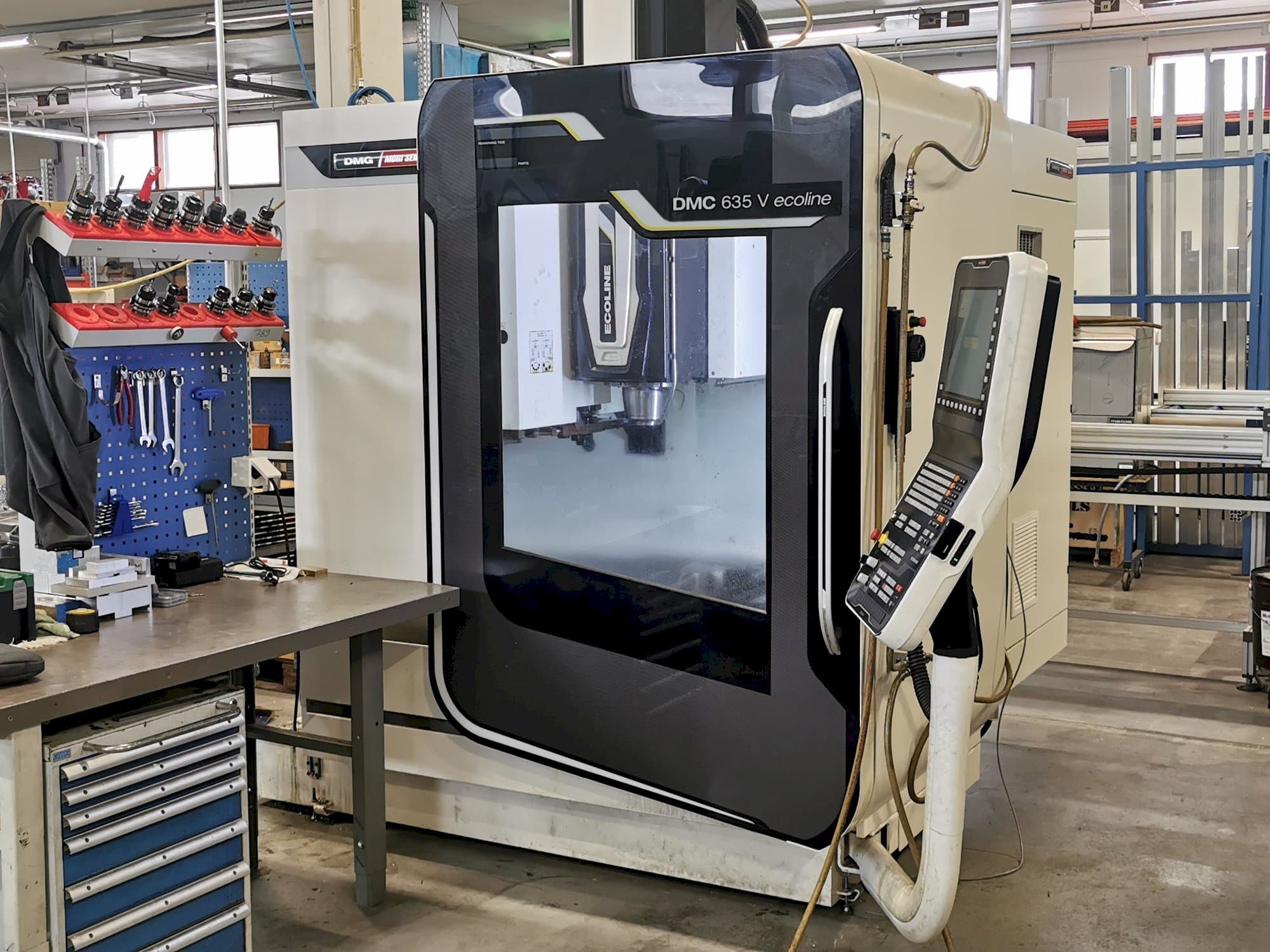 DMG Mori Seiki DMC 635 V Ecoline Mašinos vaizdas iš priekio