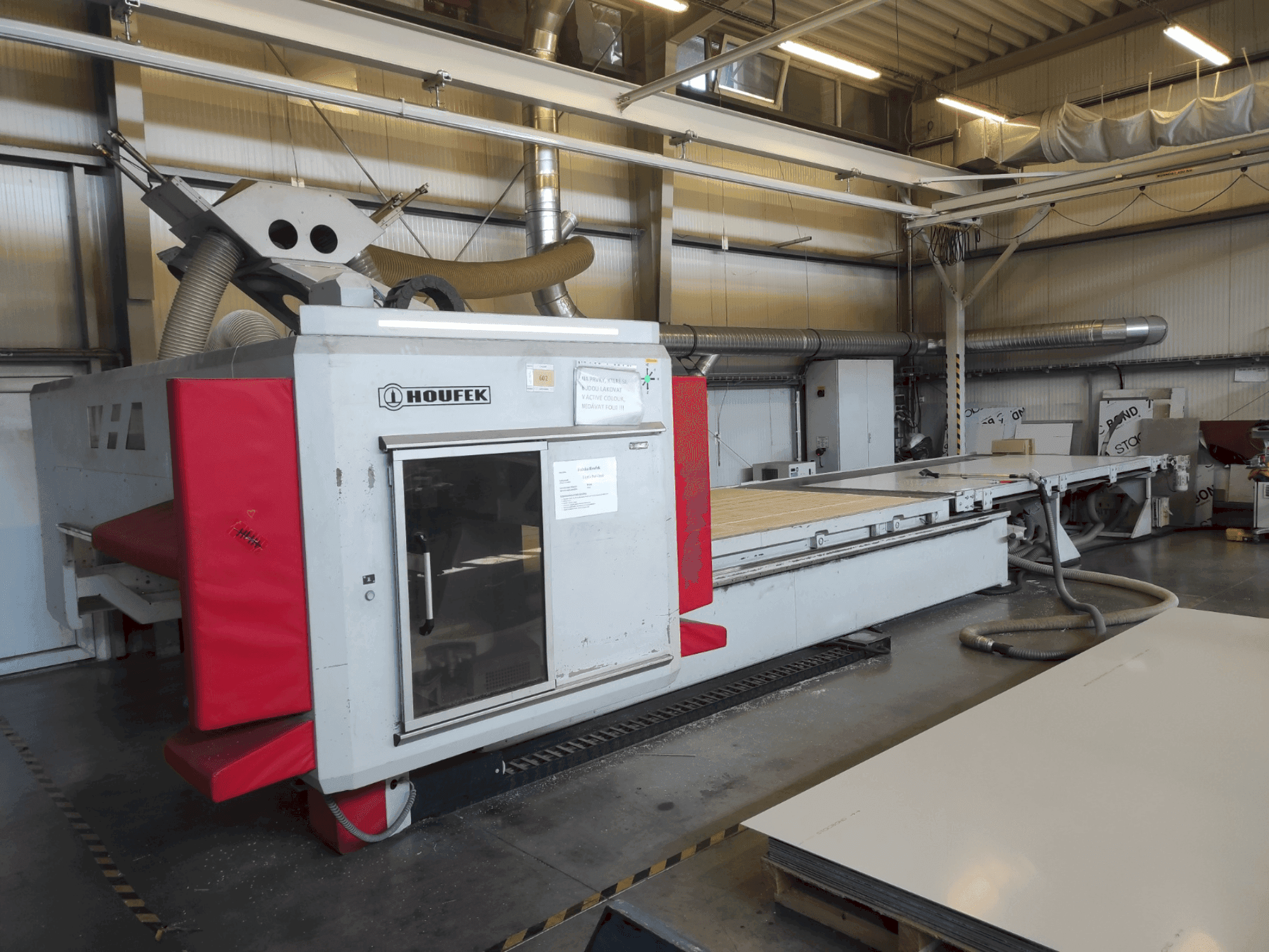 Houfek Scorpion 422102-R3 Mašinos vaizdas iš priekio