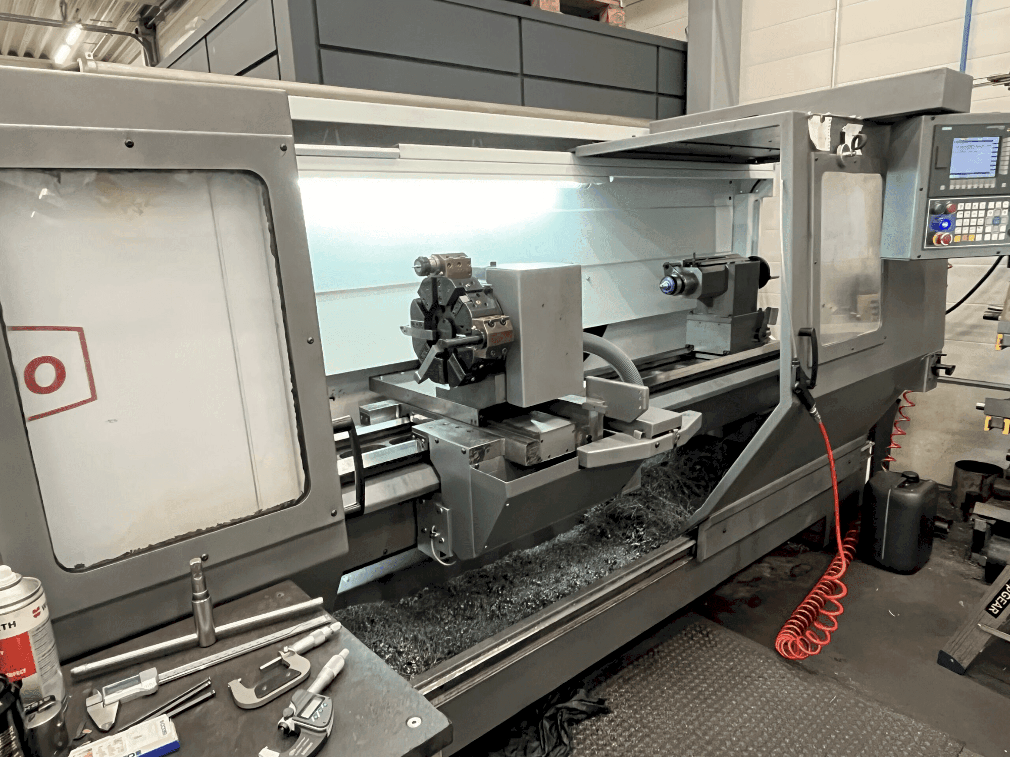 Pinacho SE 325/2000 Mašinos vaizdas iš priekio