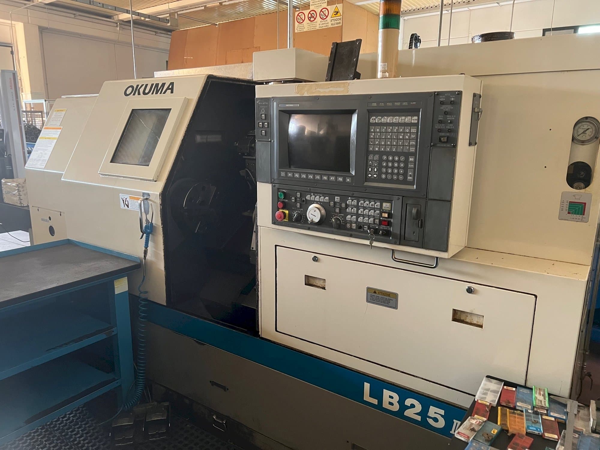 Okuma LB 25 II Mašinos vaizdas iš priekio