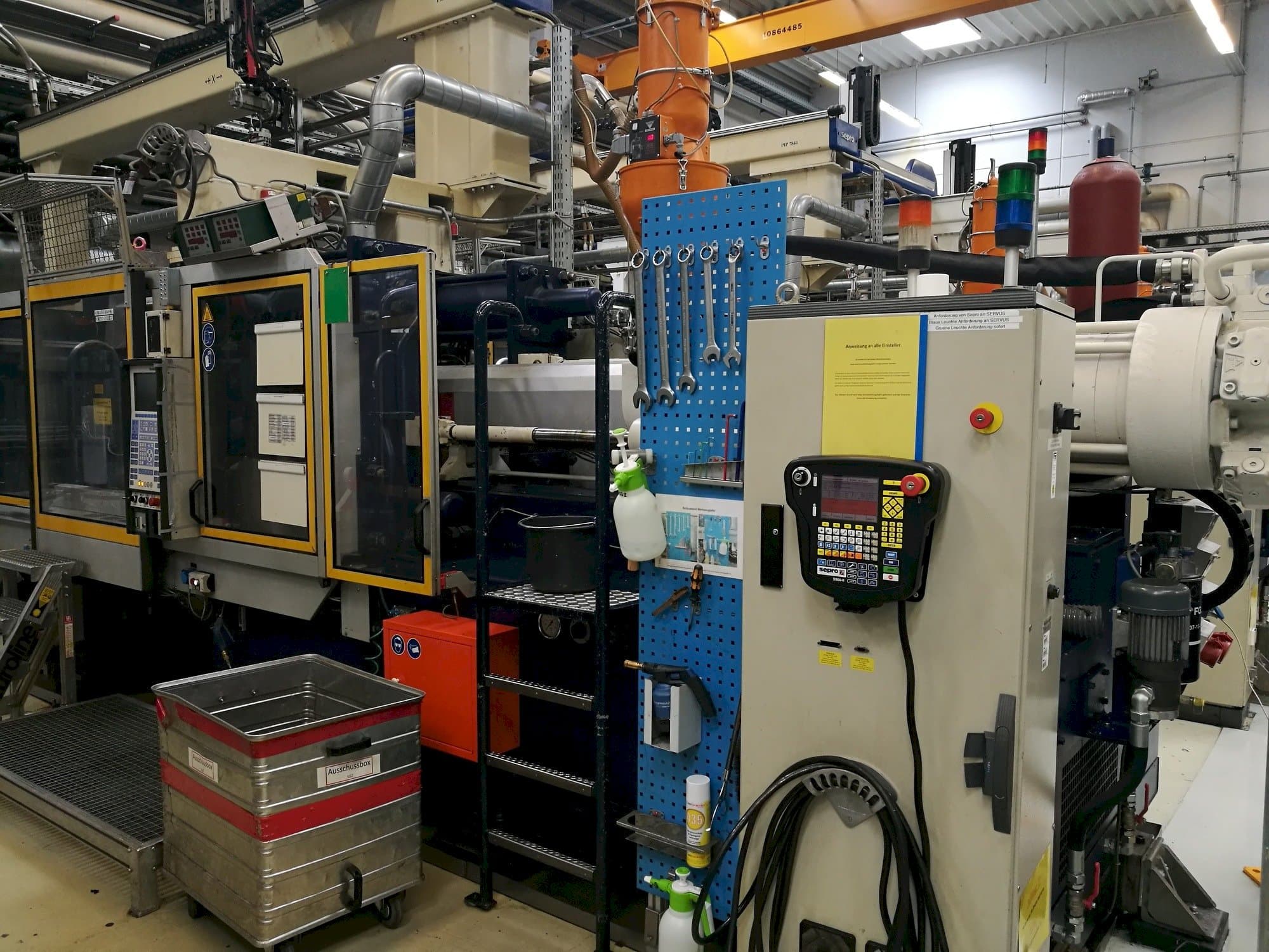 Krauss Maffei 350-2700 C2 Mašinos vaizdas iš priekio