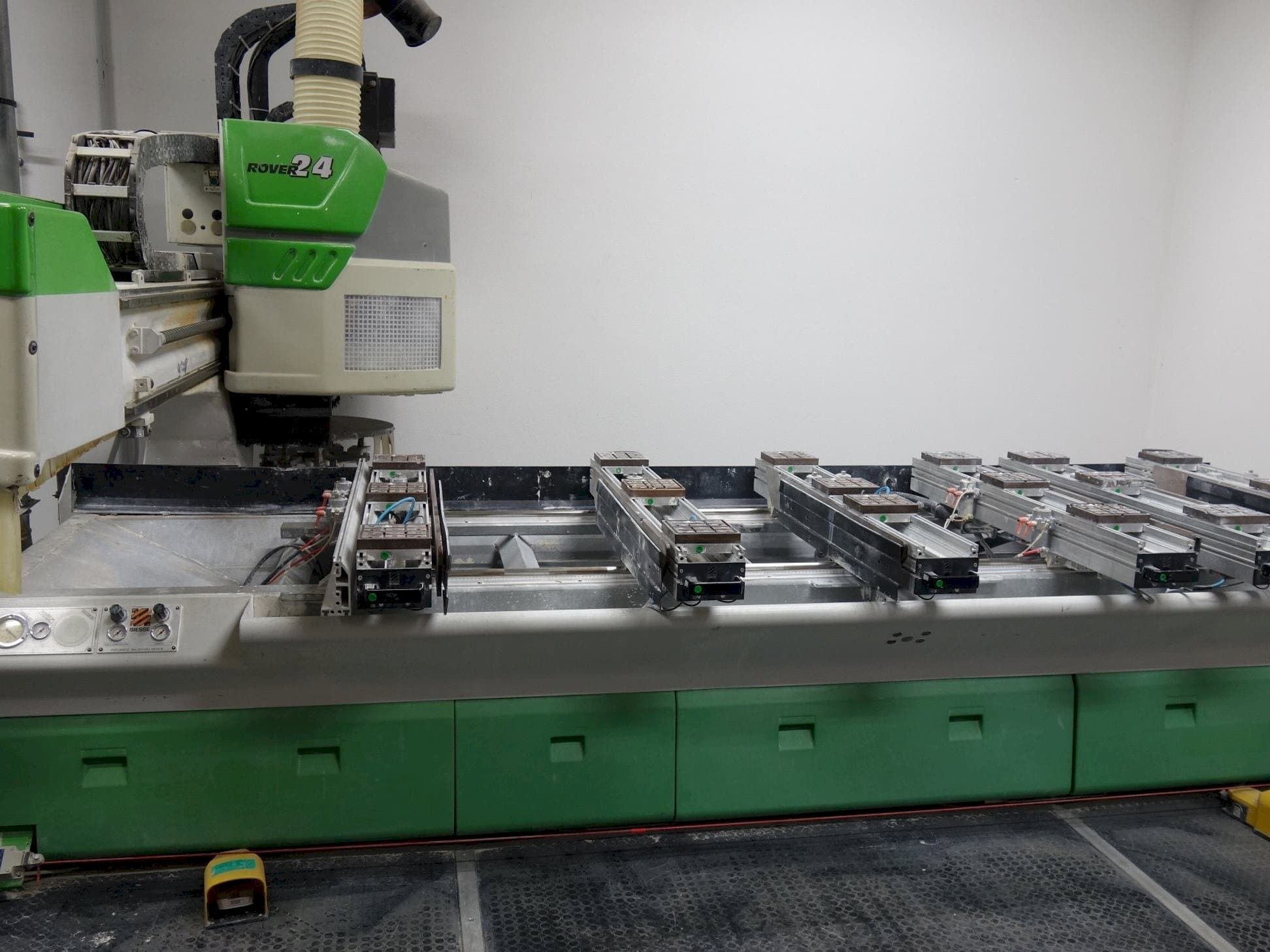 BIESSE Rover 24 S Mašinos vaizdas iš priekio