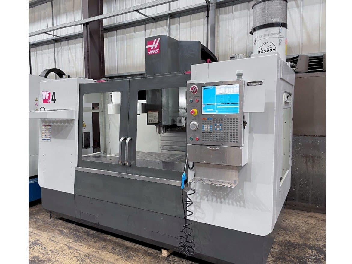 HAAS VF-4 Mašinos vaizdas iš priekio