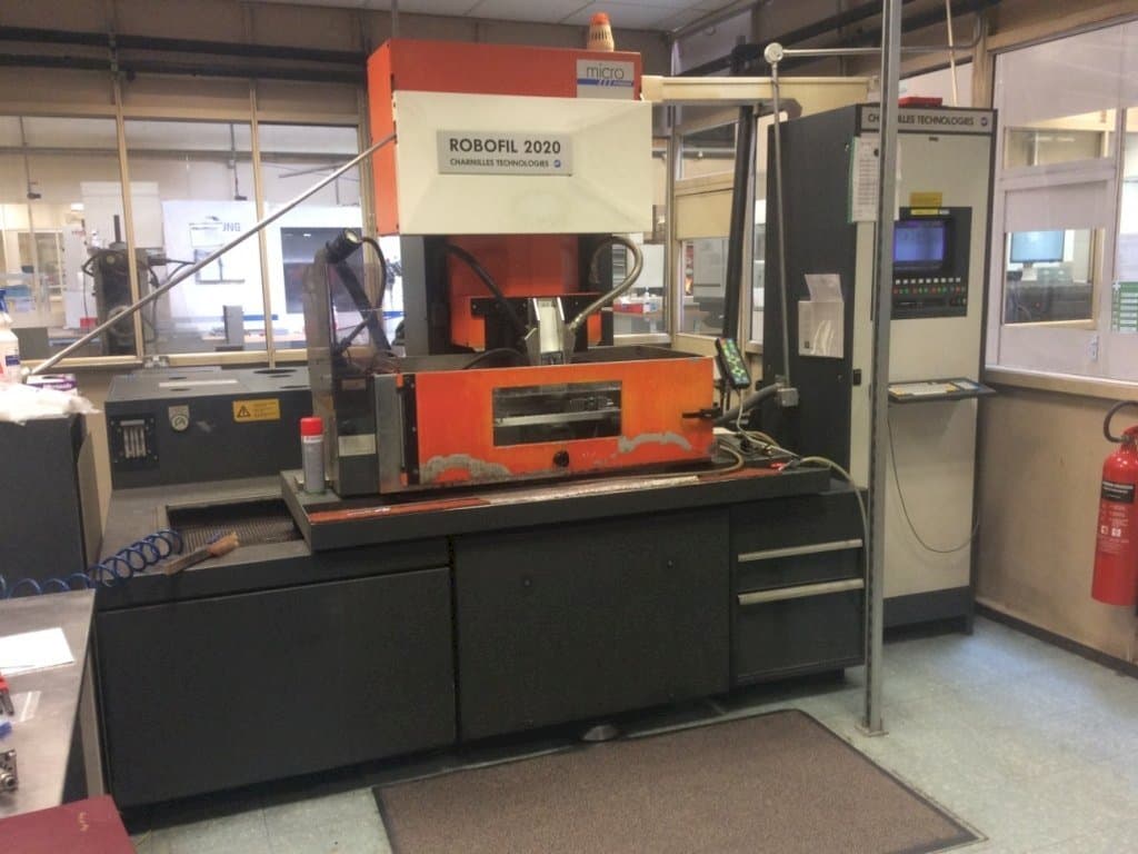 CHARMILLES Technologies Robofil 2020 - 1 Mašinos vaizdas iš priekio
