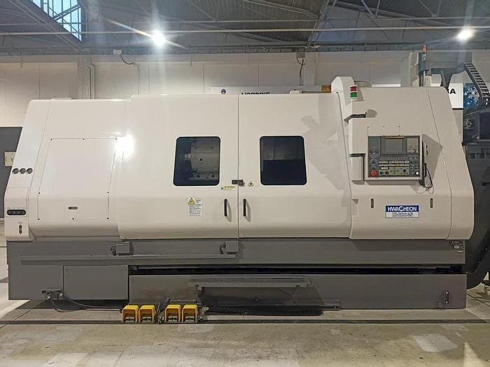 HWACHEON HI-ECO 45 Mašinos vaizdas iš priekio