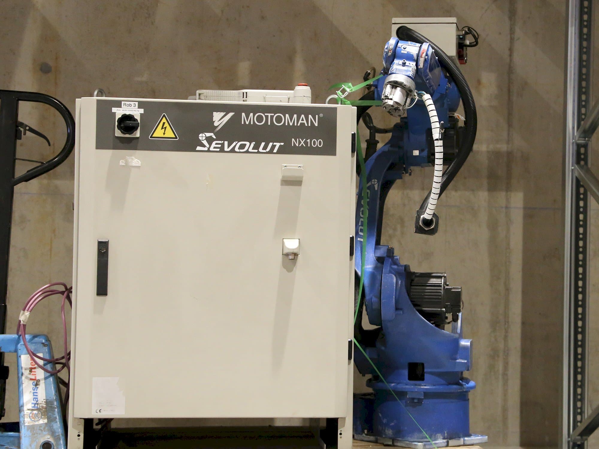 Yaskawa Motoman HP6 Mašinos vaizdas iš priekio