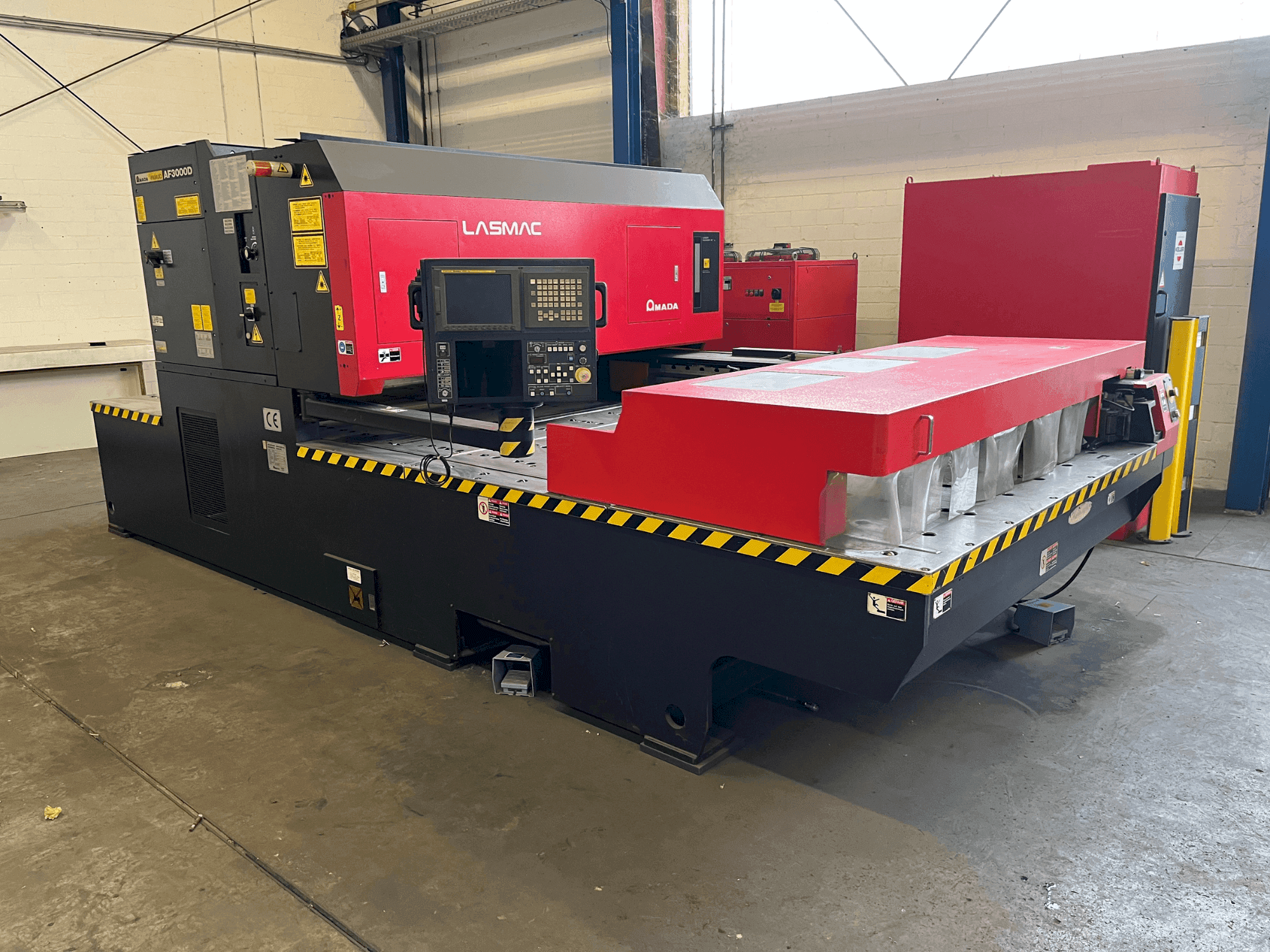 AMADA LC-2415 A3 Mašinos vaizdas iš priekio