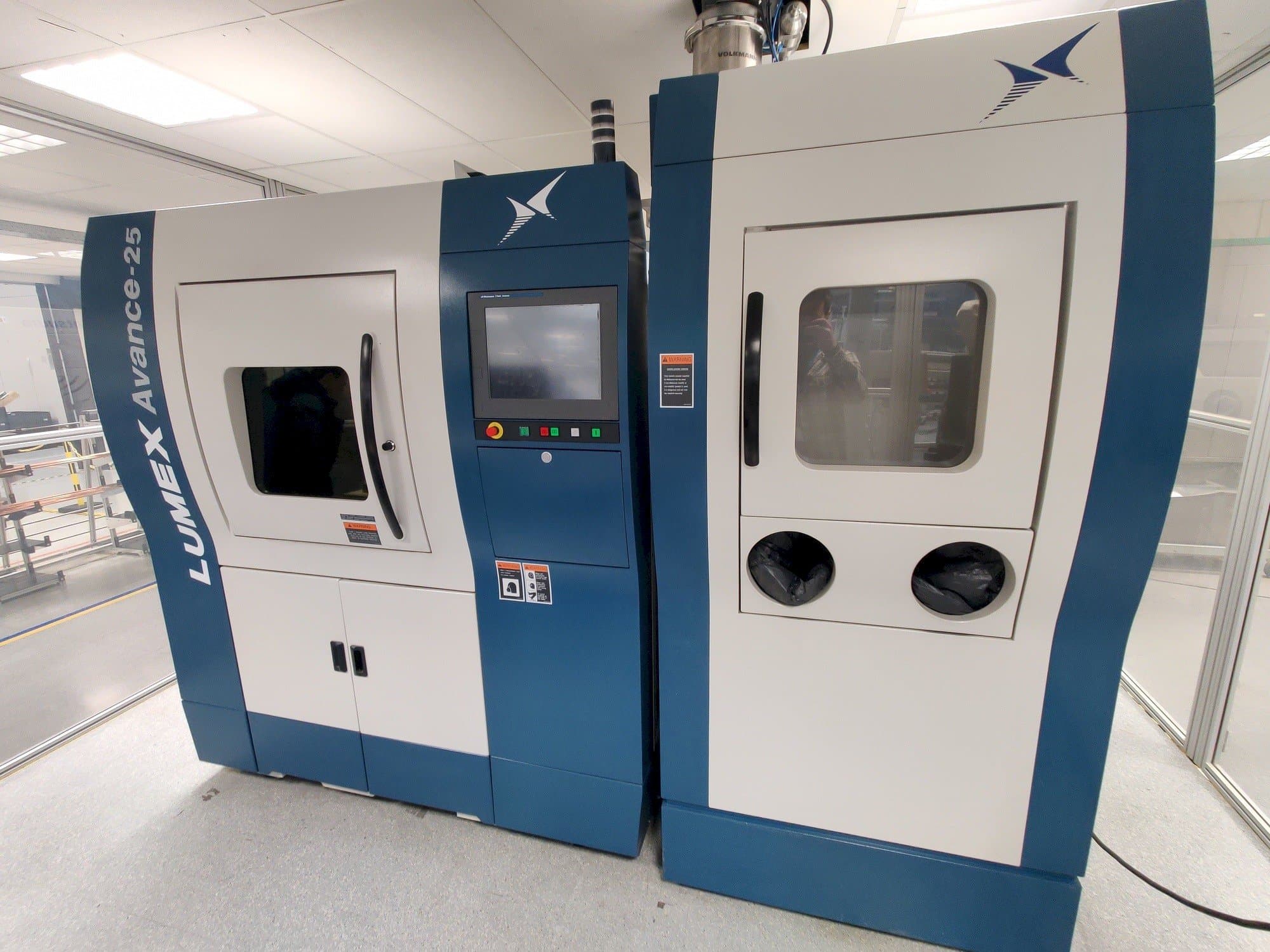 Matsuura Lumex Avance-25 Mašinos vaizdas iš priekio