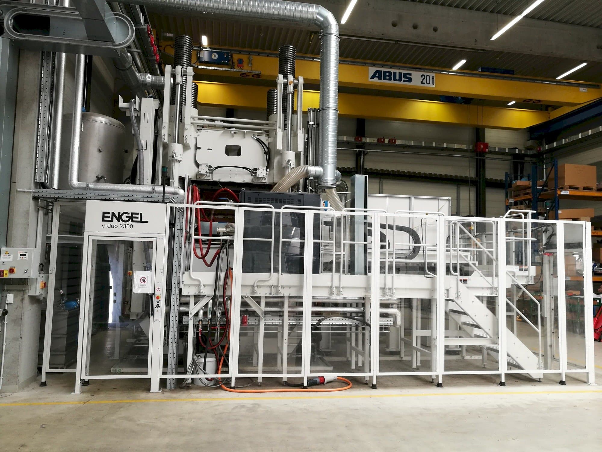 ENGEL V-Duo 2300 Mašinos vaizdas iš priekio