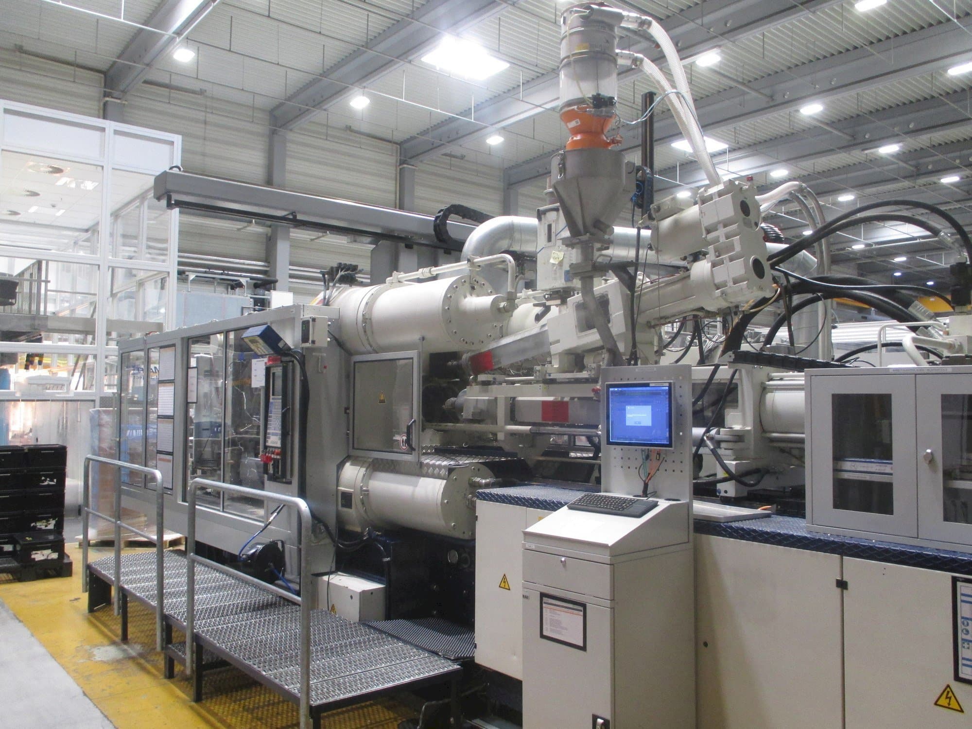 Krauss Maffei 575-1900-520-C2 Mašinos vaizdas iš priekio