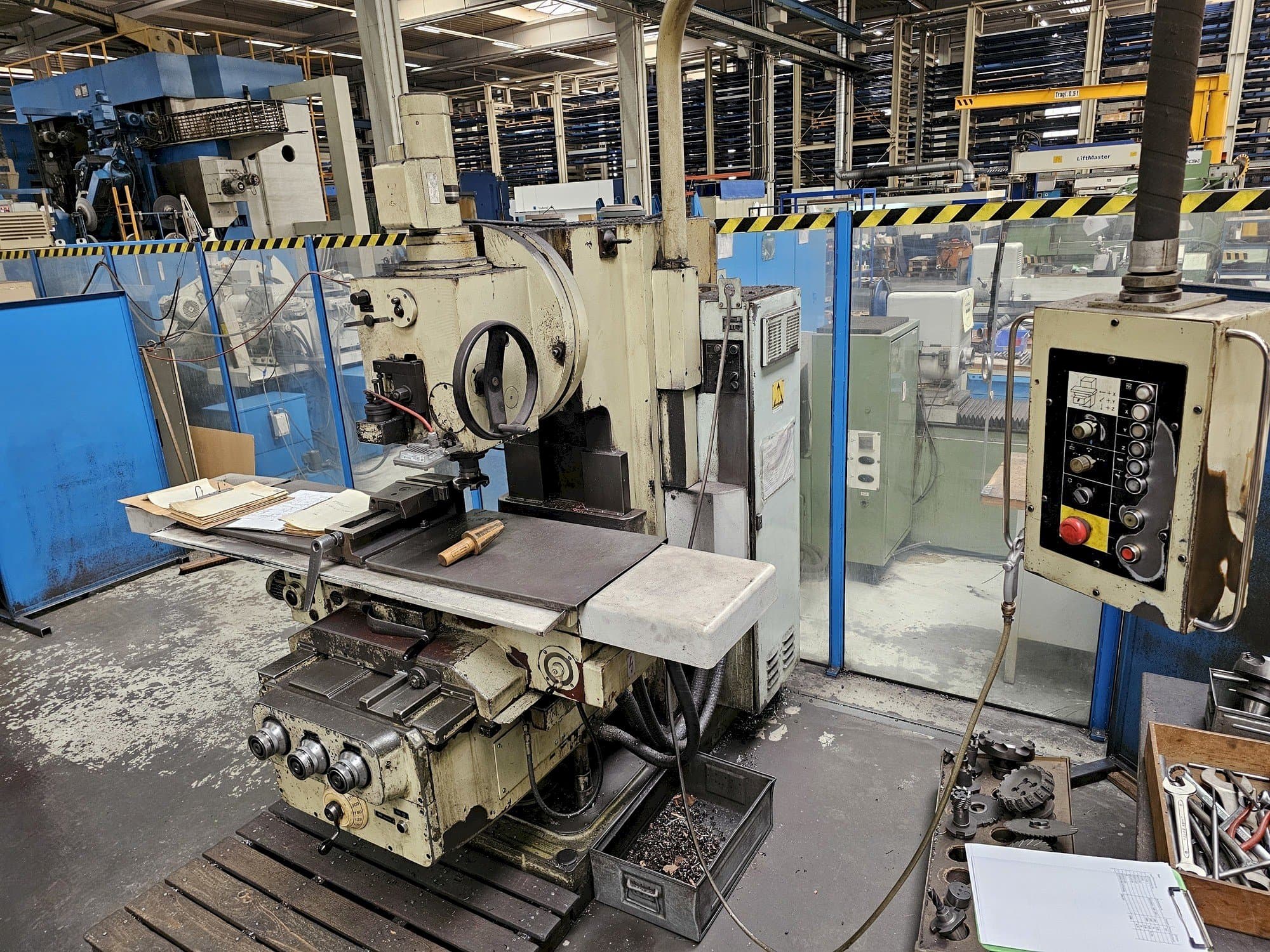 VEB FSS 400/E Mašinos vaizdas iš priekio