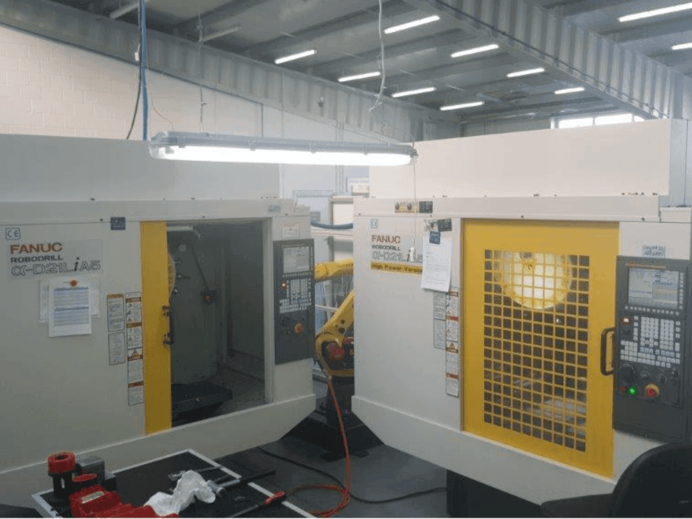 FANUC RoboDrills D21LiA5 + M20iA/M35 Mašinos vaizdas iš priekio