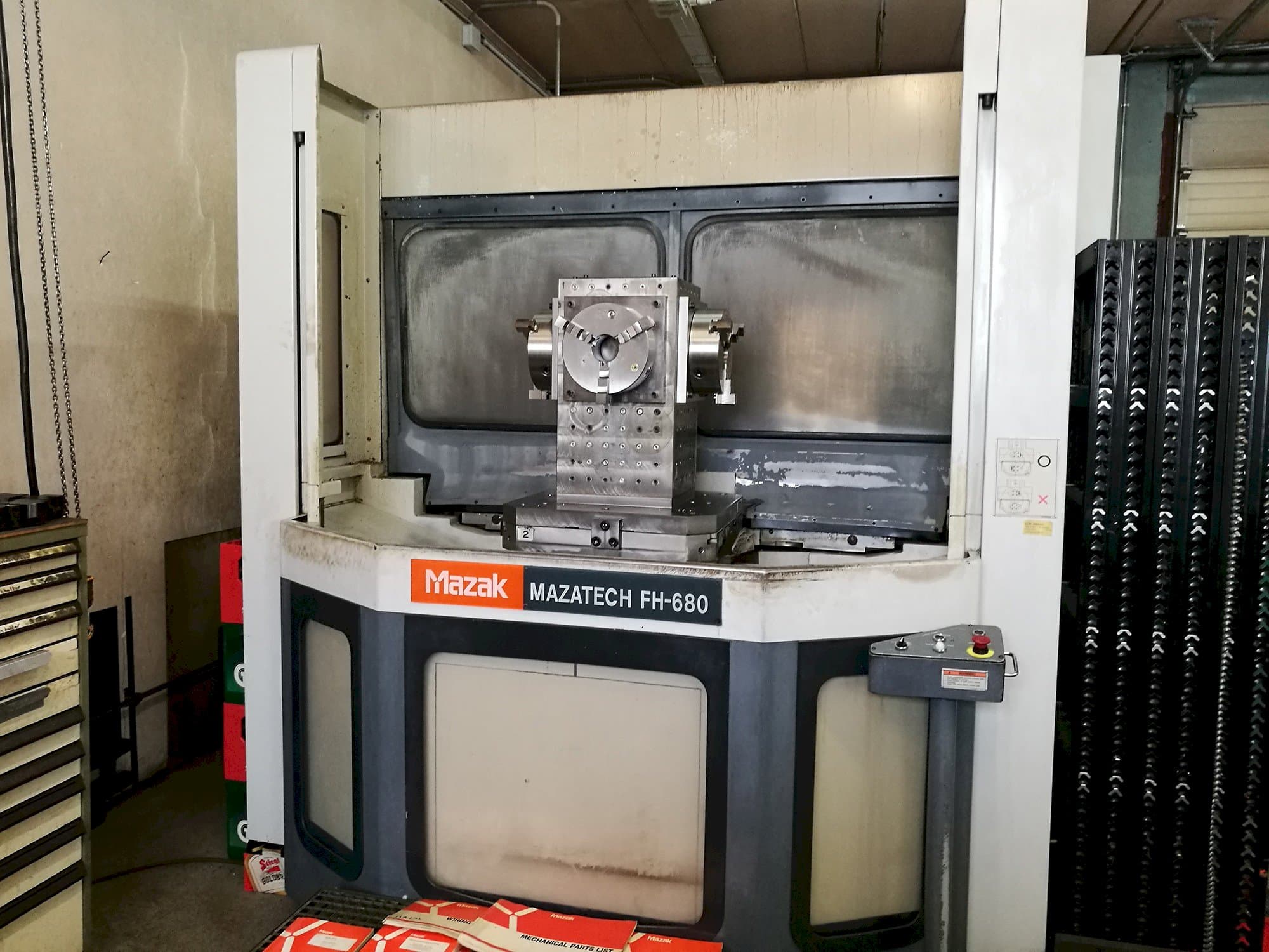 Mazak Mazatech FH-680 Mašinos vaizdas iš priekio