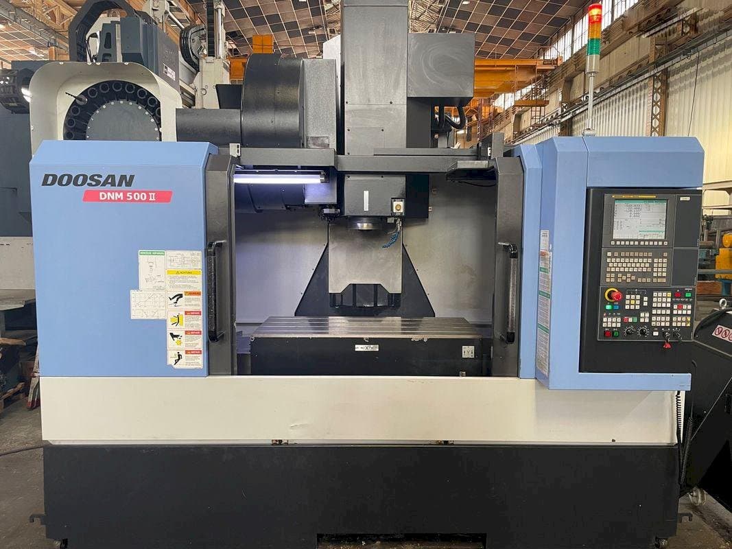 Doosan MYNX DNM 500 II Mašinos vaizdas iš priekio
