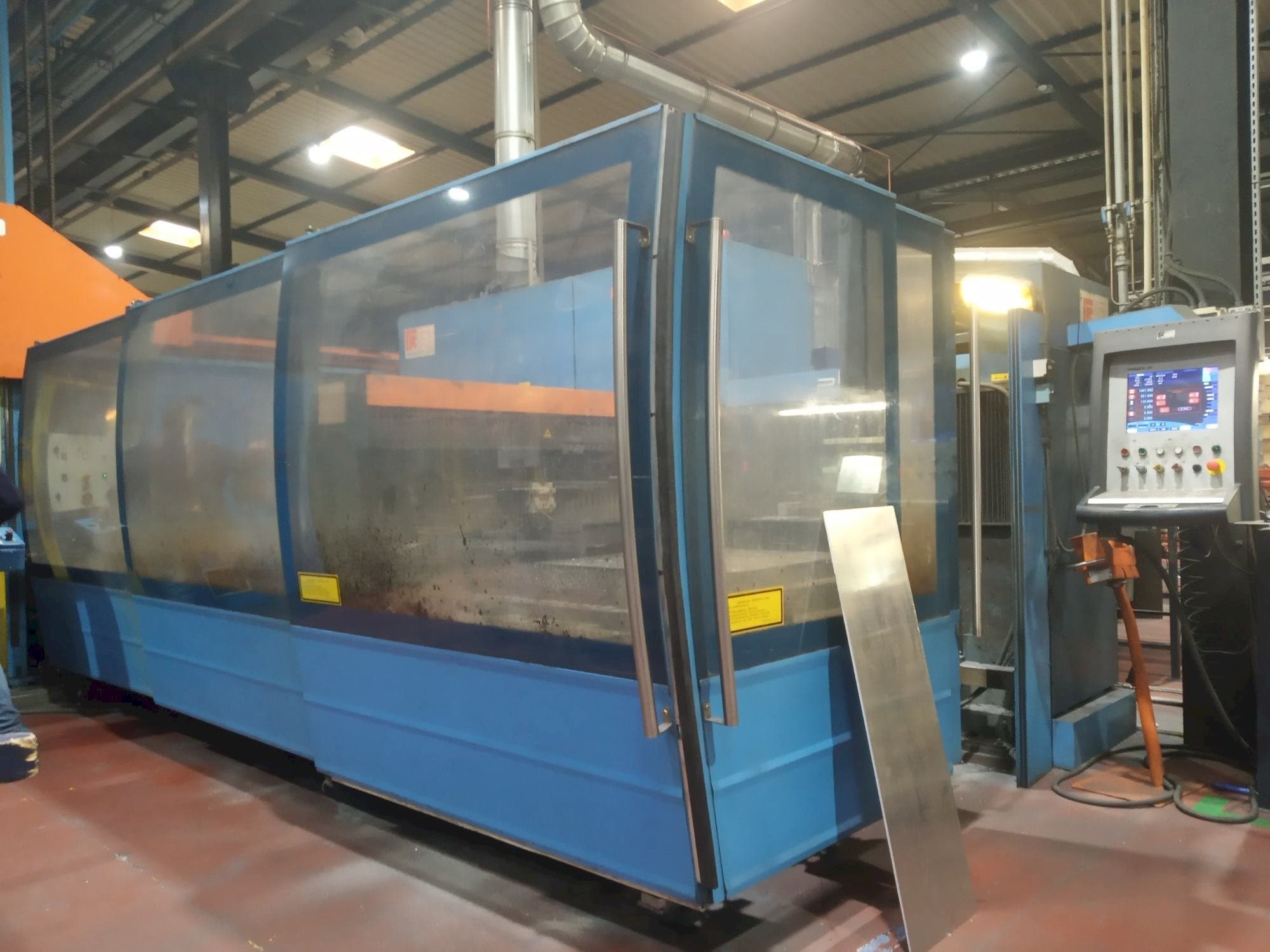 Prima Power Platino 1530 Mašinos kairės pusės vaizdas