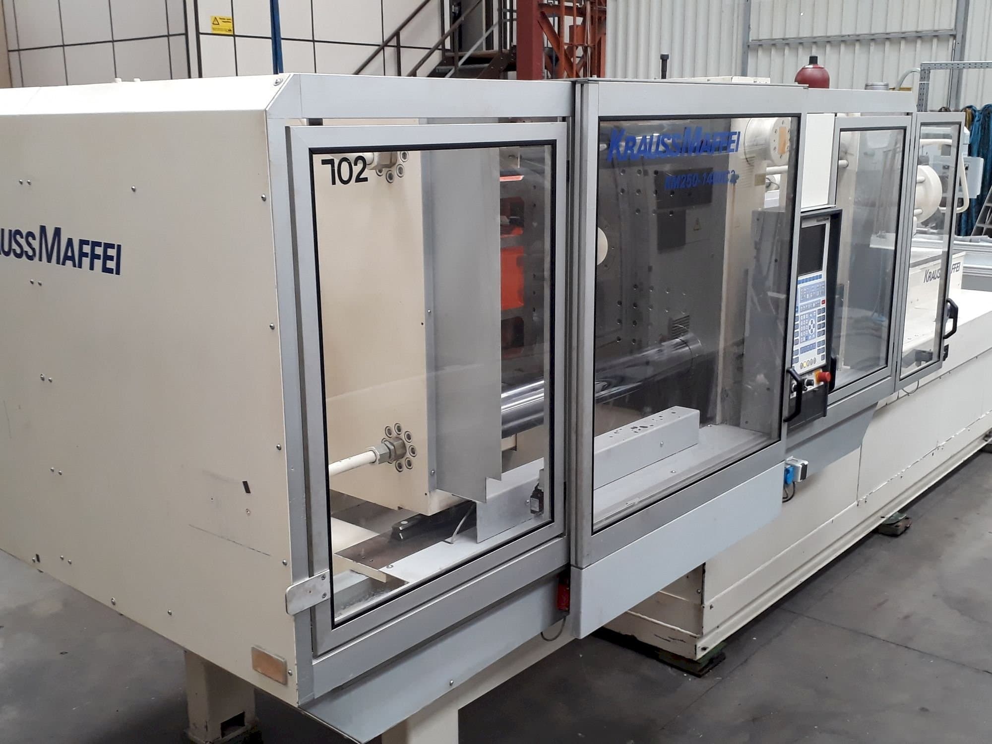 Krauss Maffei 250-1400 C2 Mašinos vaizdas iš priekio