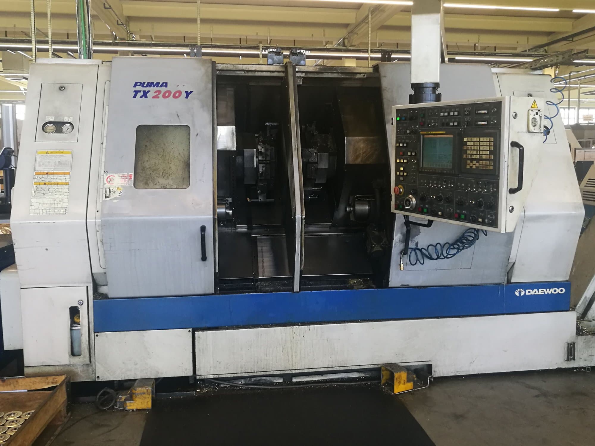 DAEWOO PUMA TX200Y Mašinos vaizdas iš priekio