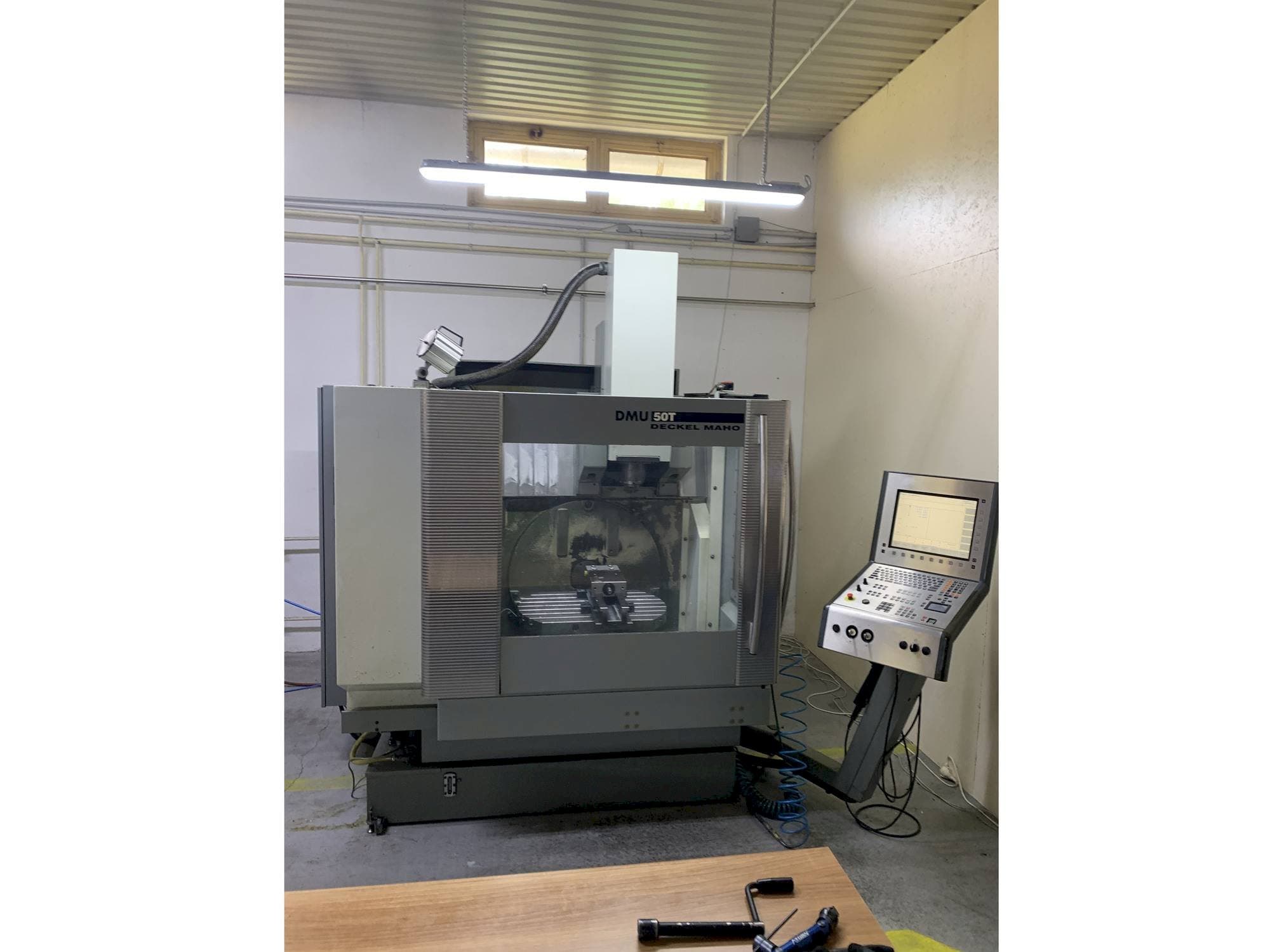DECKEL MAHO DMU 50T Mašinos vaizdas iš priekio