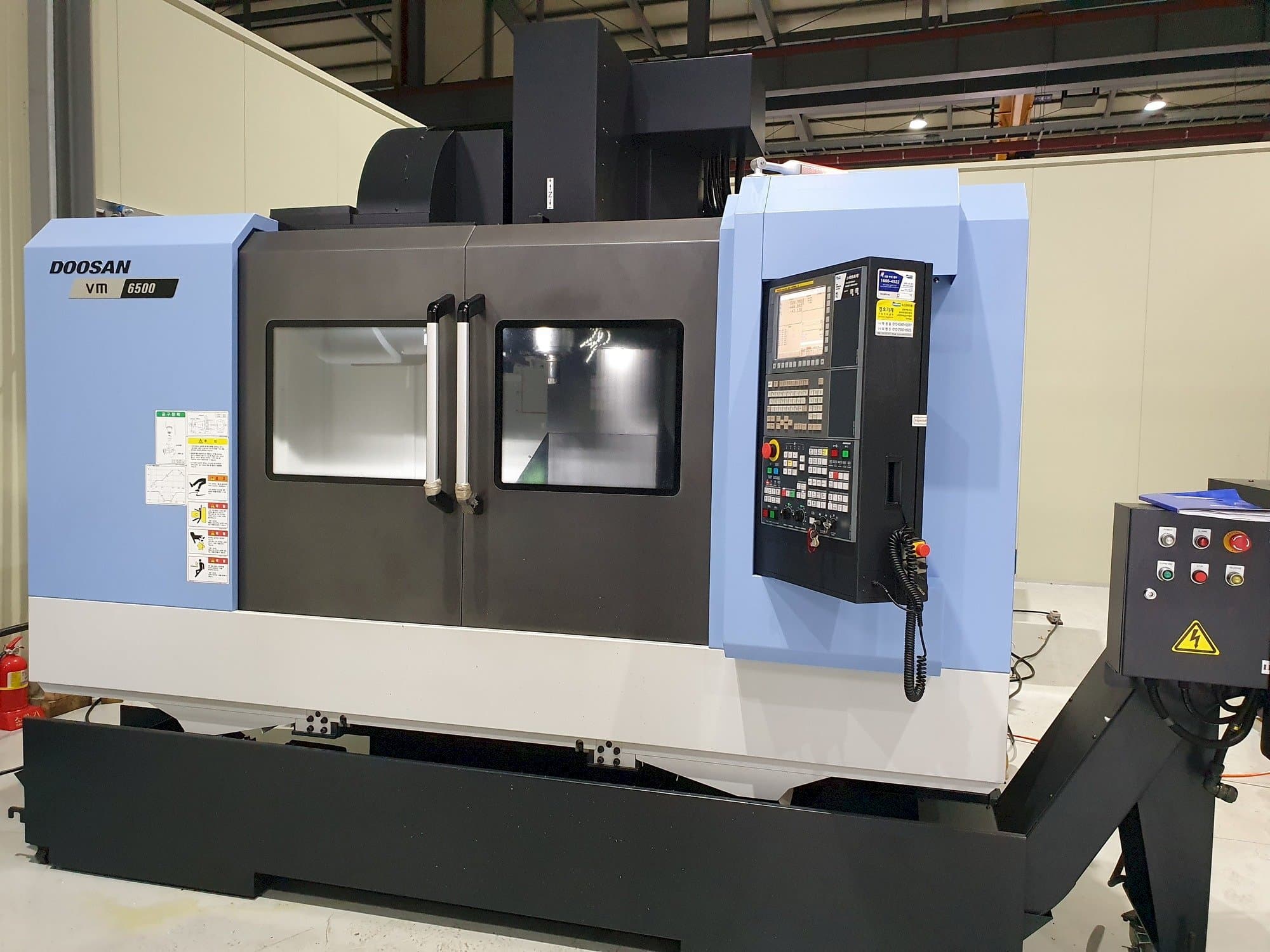 Doosan VM6500 Mašinos vaizdas iš priekio