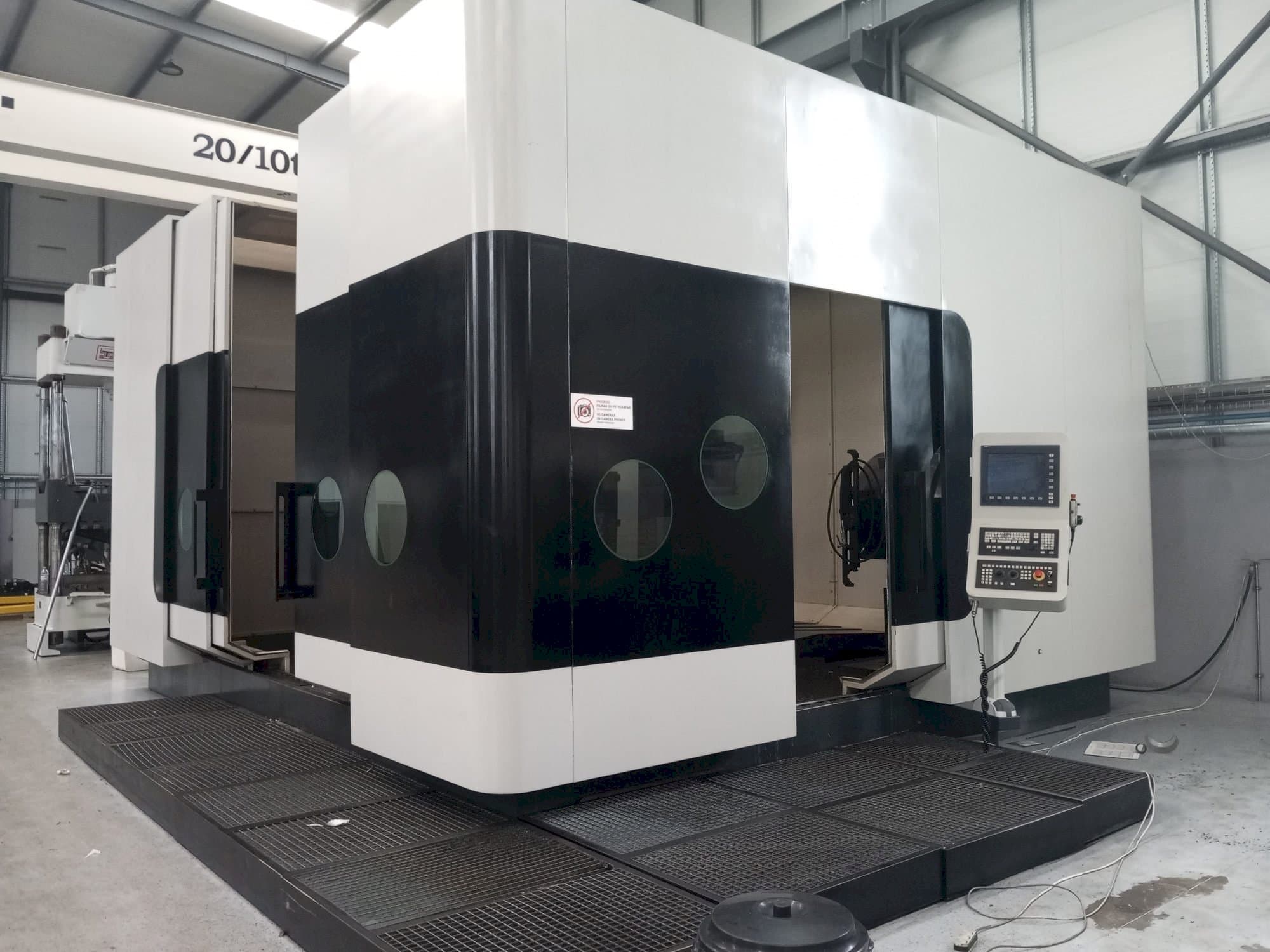 CHETO 3000 Mašinos vaizdas iš priekio