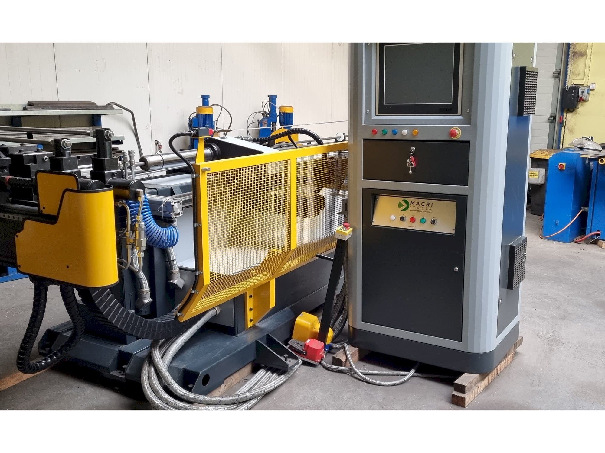 MACRI ITALIA PROVAR 6-45 U-D Mašinos vaizdas iš priekio