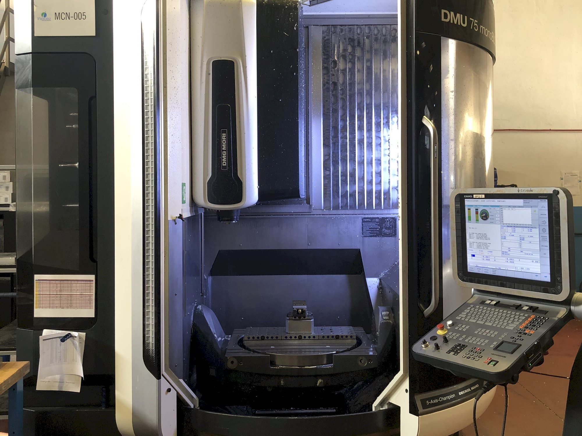 DMG MORI DMU 75 Monoblock Mašinos vaizdas iš priekio