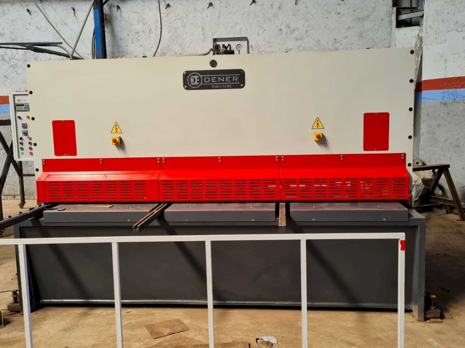 DENER BS 3013 Mašinos vaizdas iš priekio