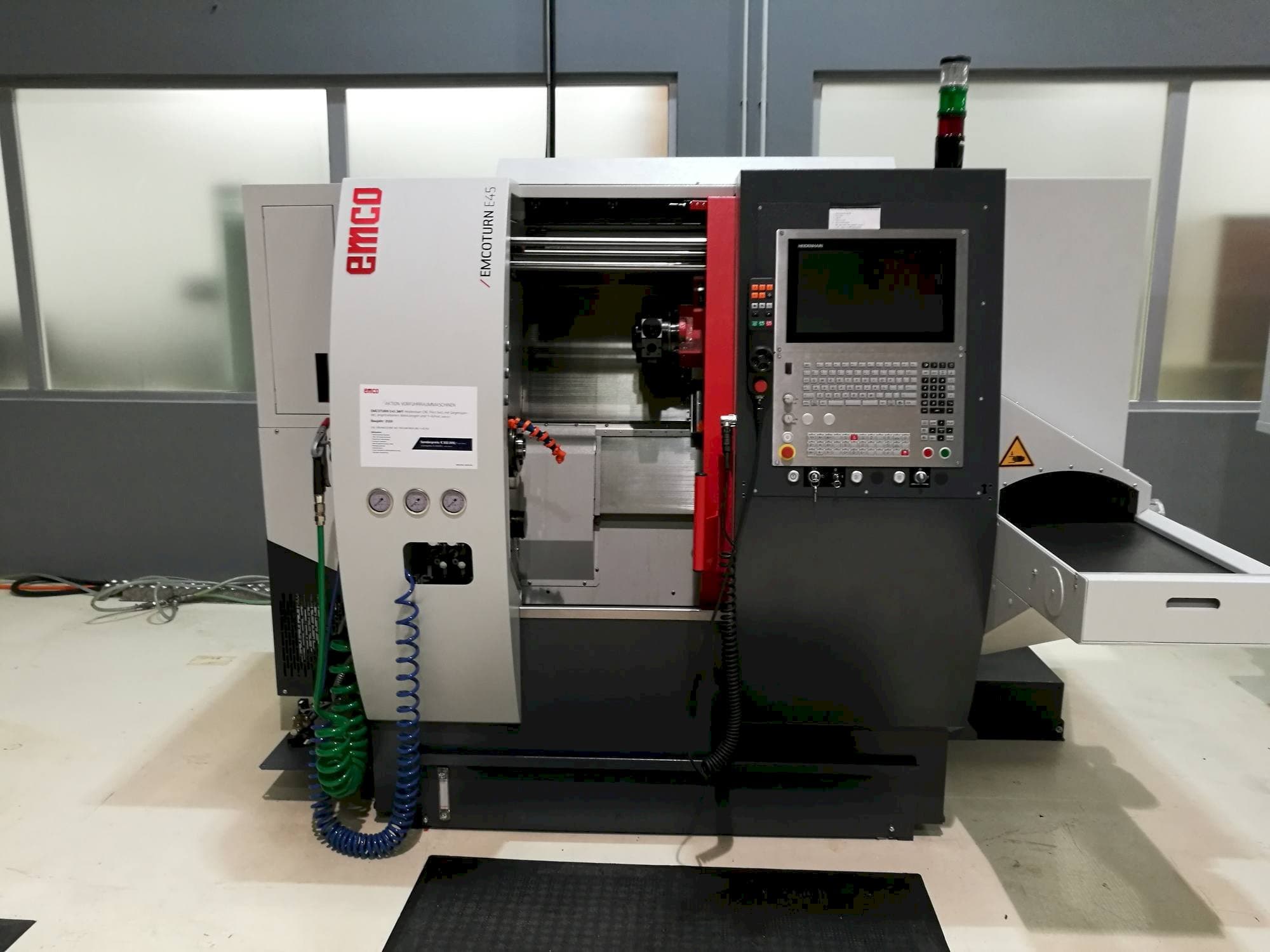 EMCO E45 SMY Mašinos vaizdas iš priekio