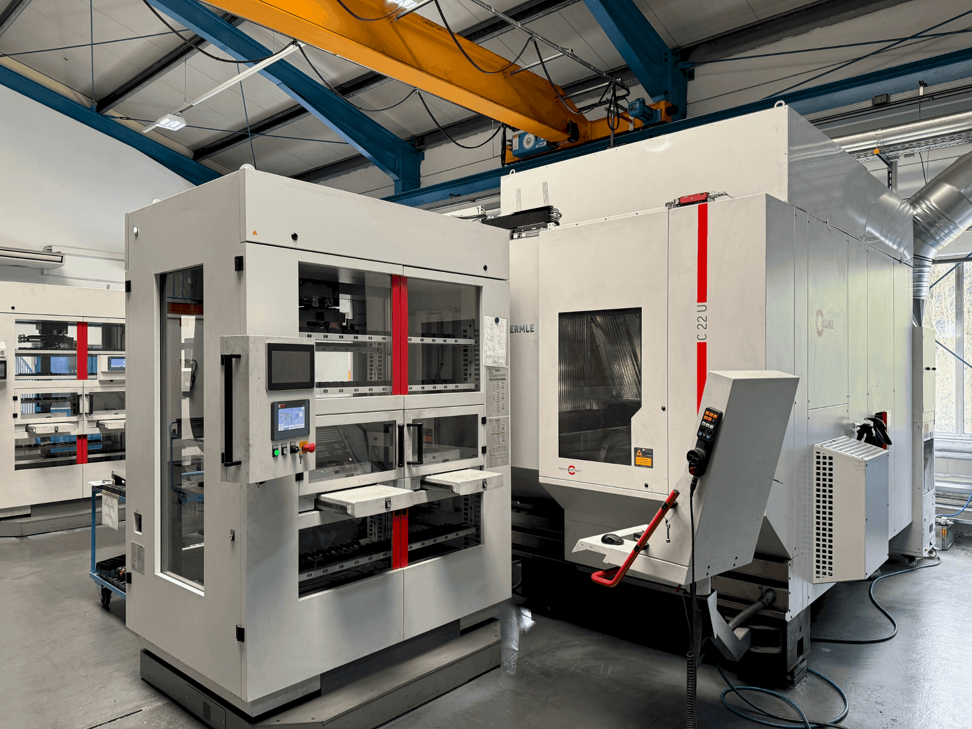 HERMLE C22 with handling system IH30  (2017) Mašinos vaizdas iš priekio