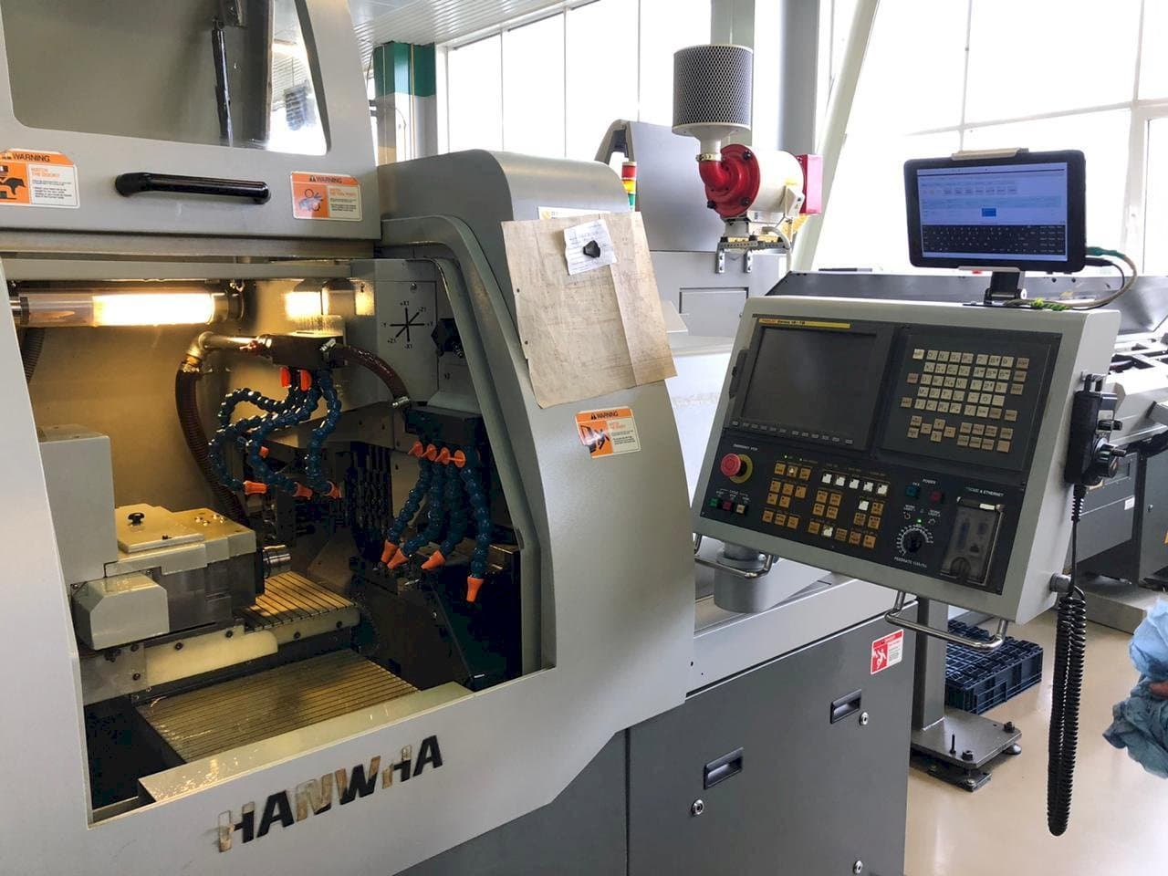 Hanwha XD20H Mašinos vaizdas iš priekio