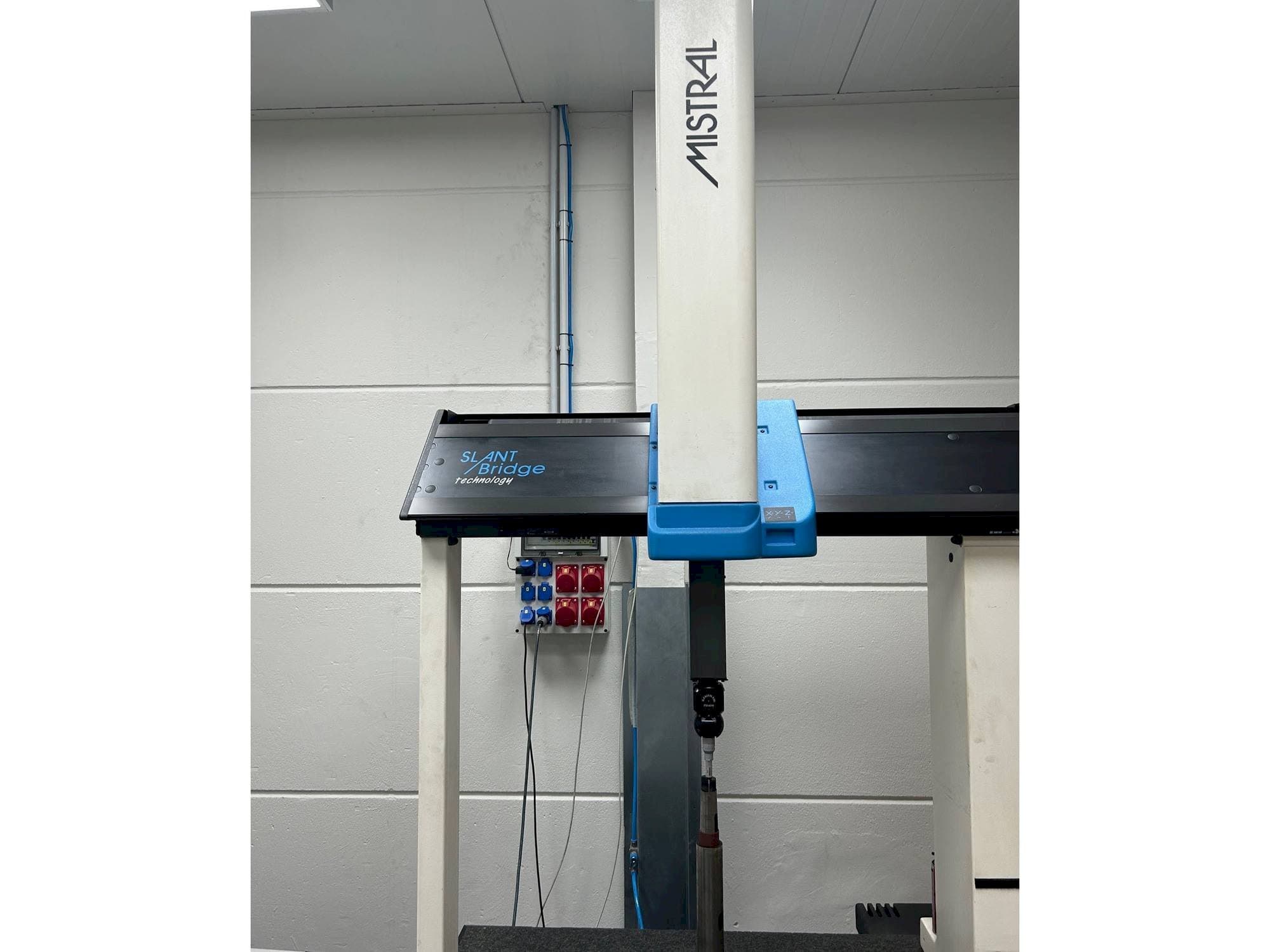 DEA Mistrall Mašinos vaizdas iš priekio