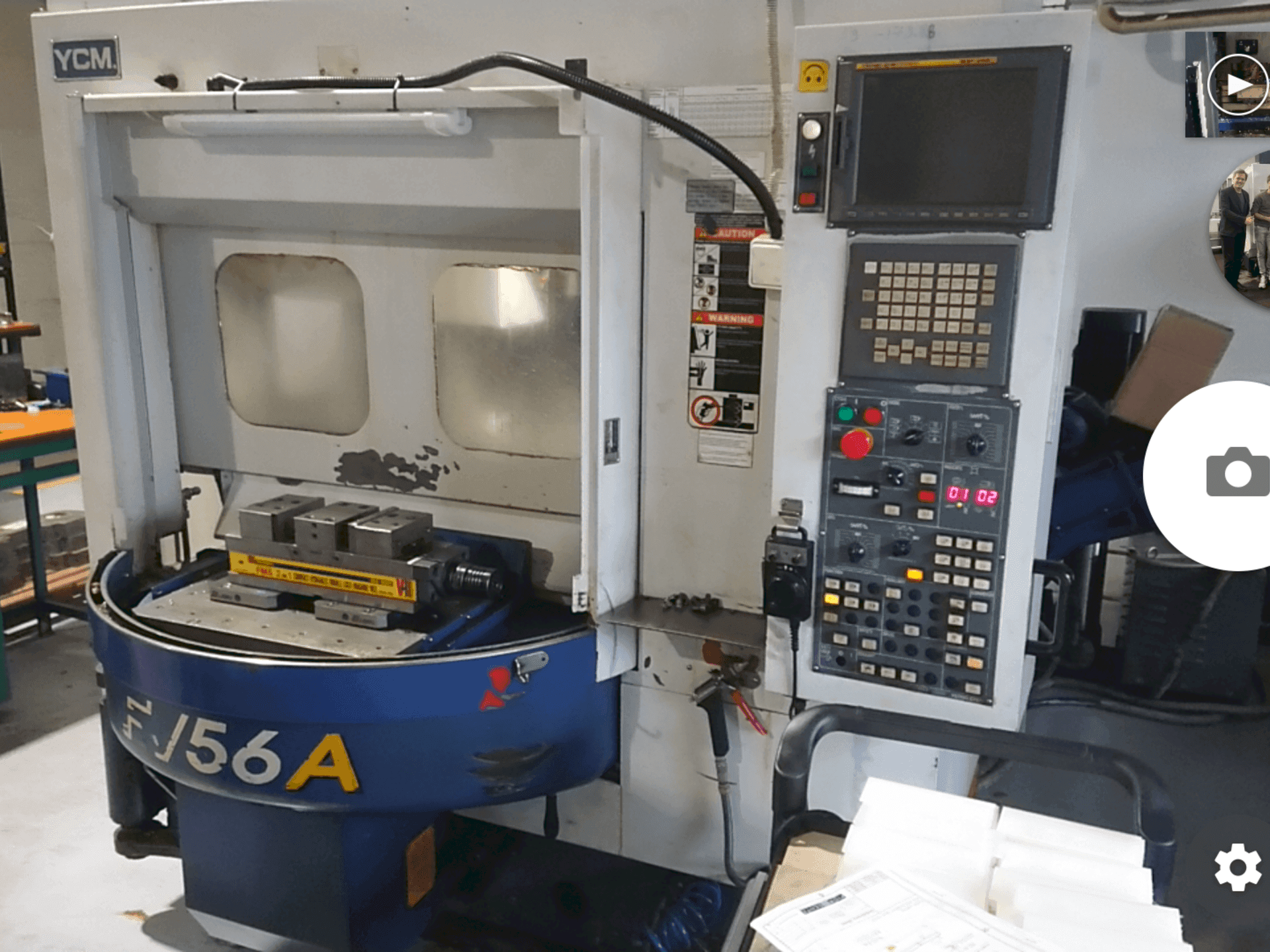 YCM FV56A Mašinos vaizdas iš priekio