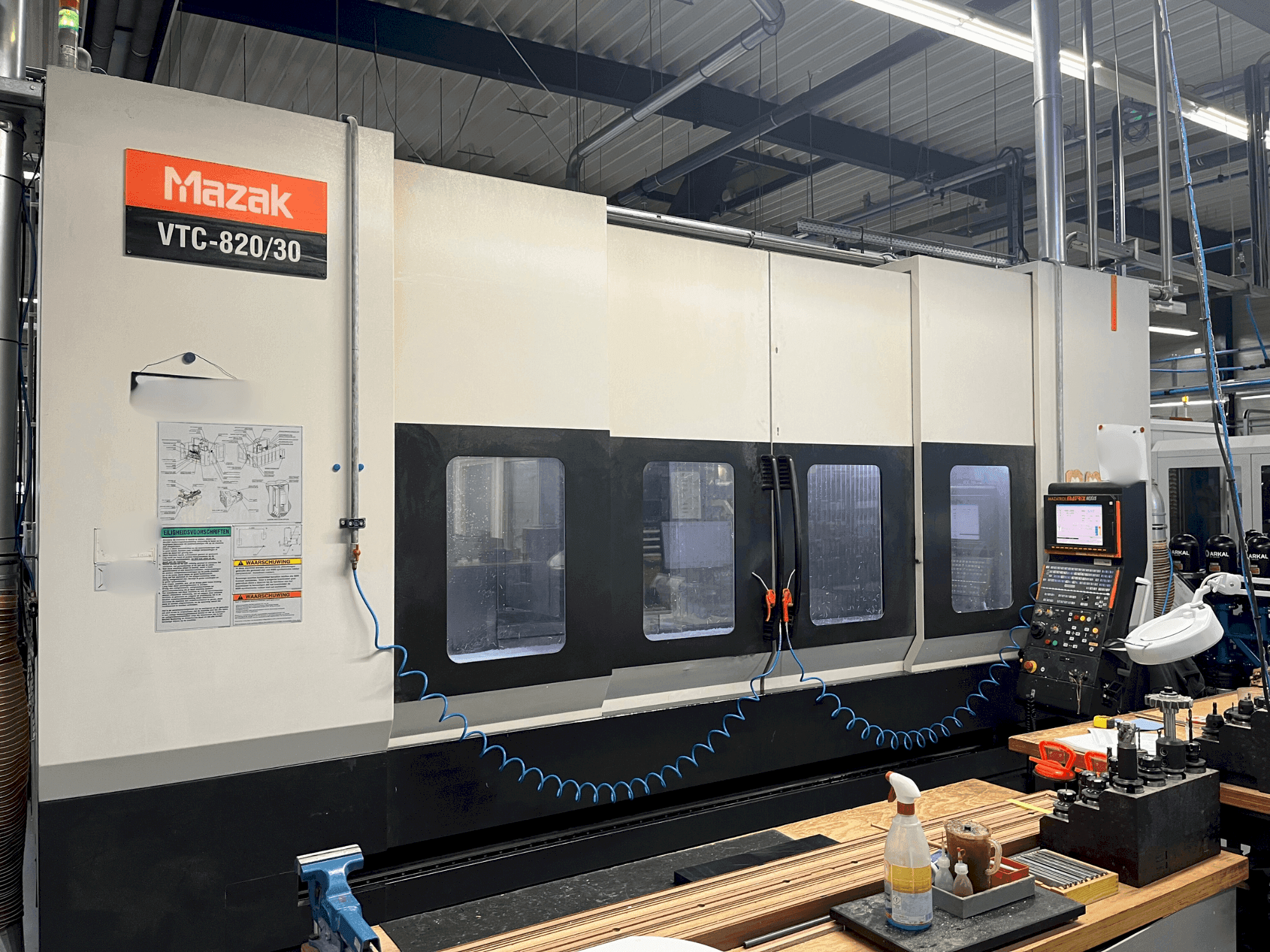 Mazak VTC-820/30 Mašinos vaizdas iš priekio