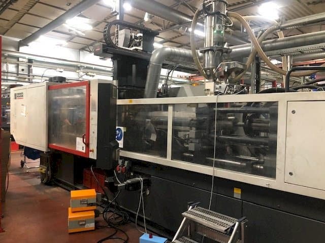 FERROMATIK MILACRON K320 Mašinos vaizdas iš priekio