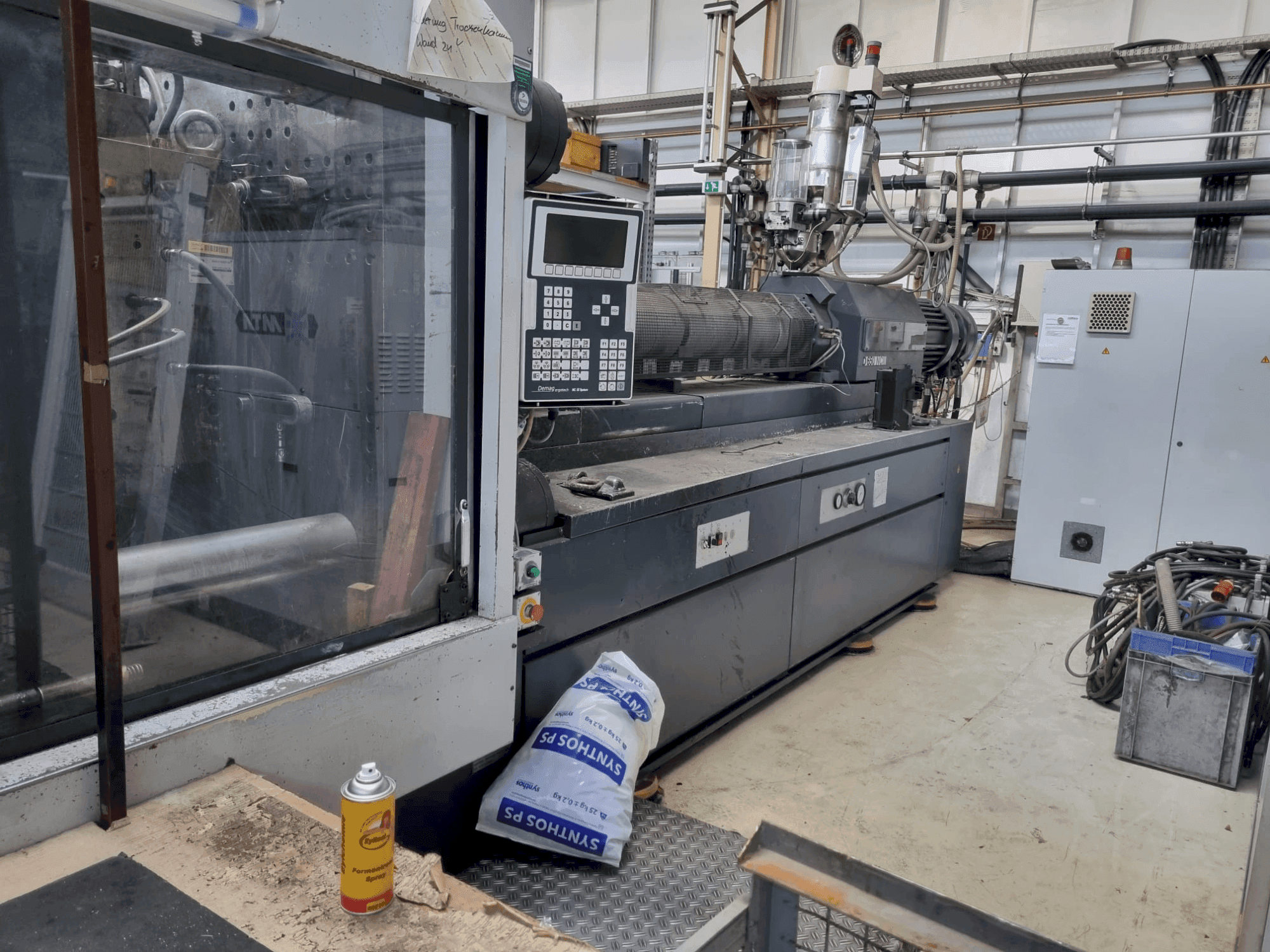 DEMAG Ergotech 10000-8000 Mašinos vaizdas iš priekio