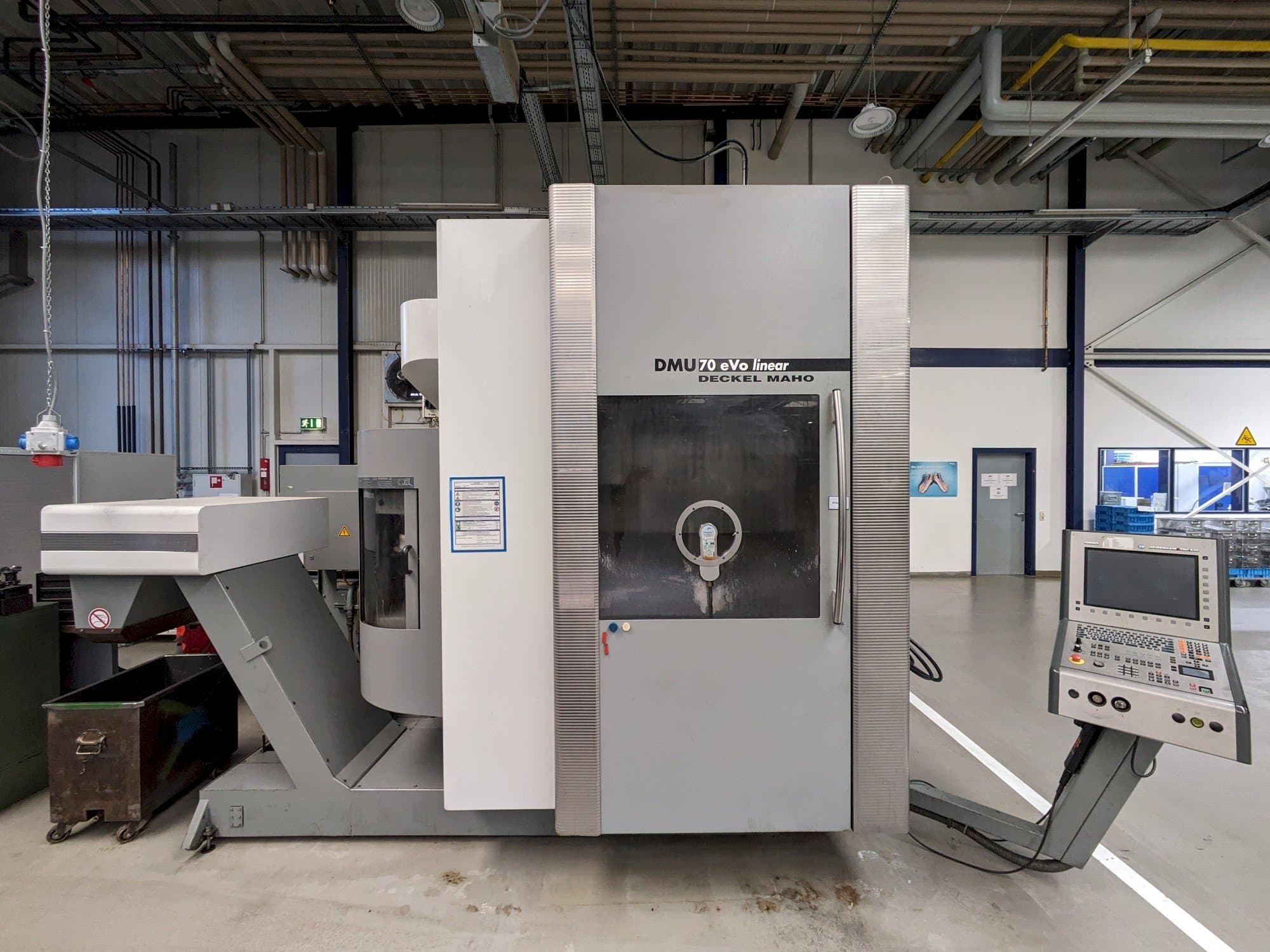 DECKEL MAHO DMU70 eVo linear Mašinos vaizdas iš priekio