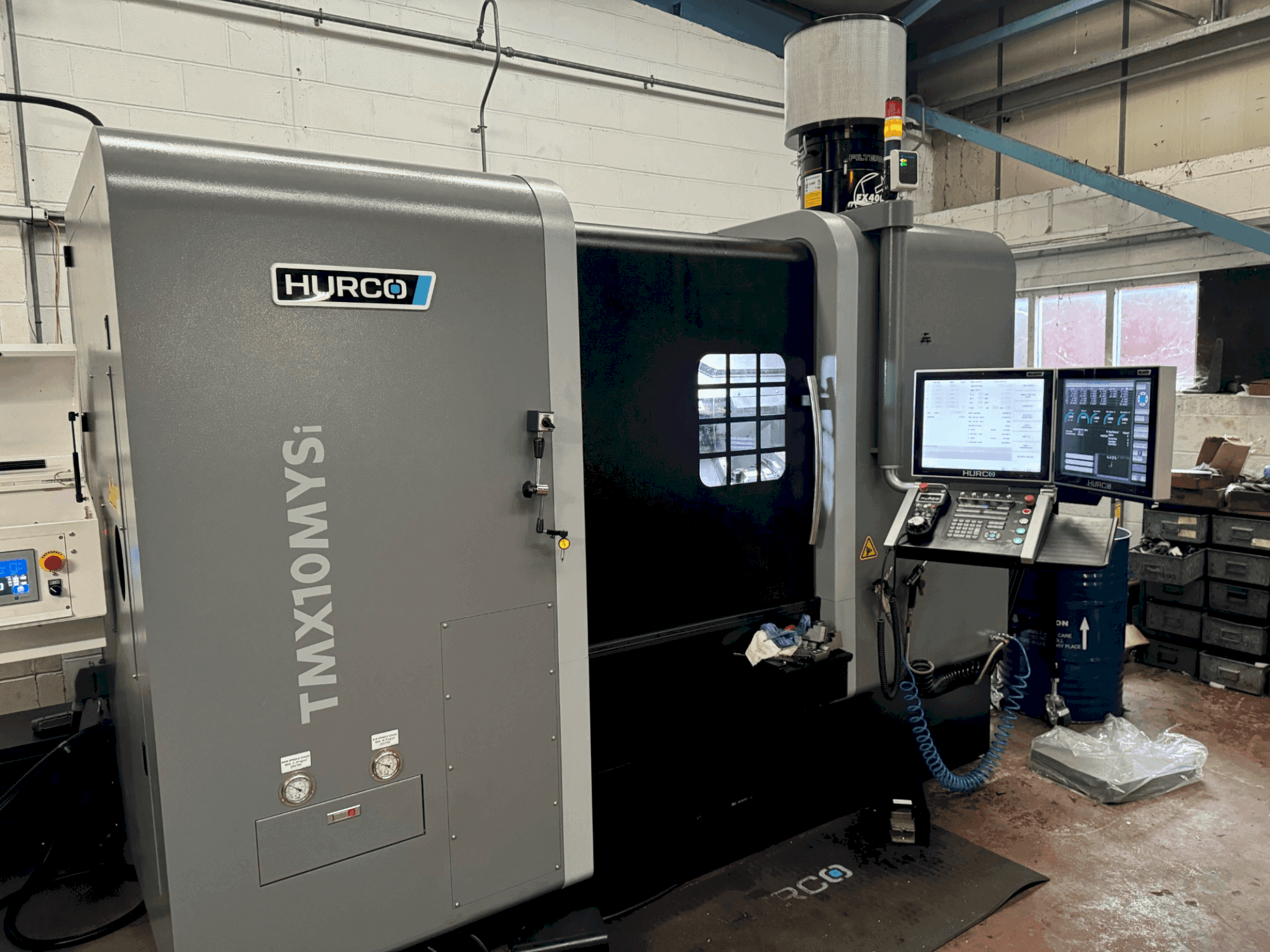 Hurco TMX10-MYSi Mašinos vaizdas iš priekio