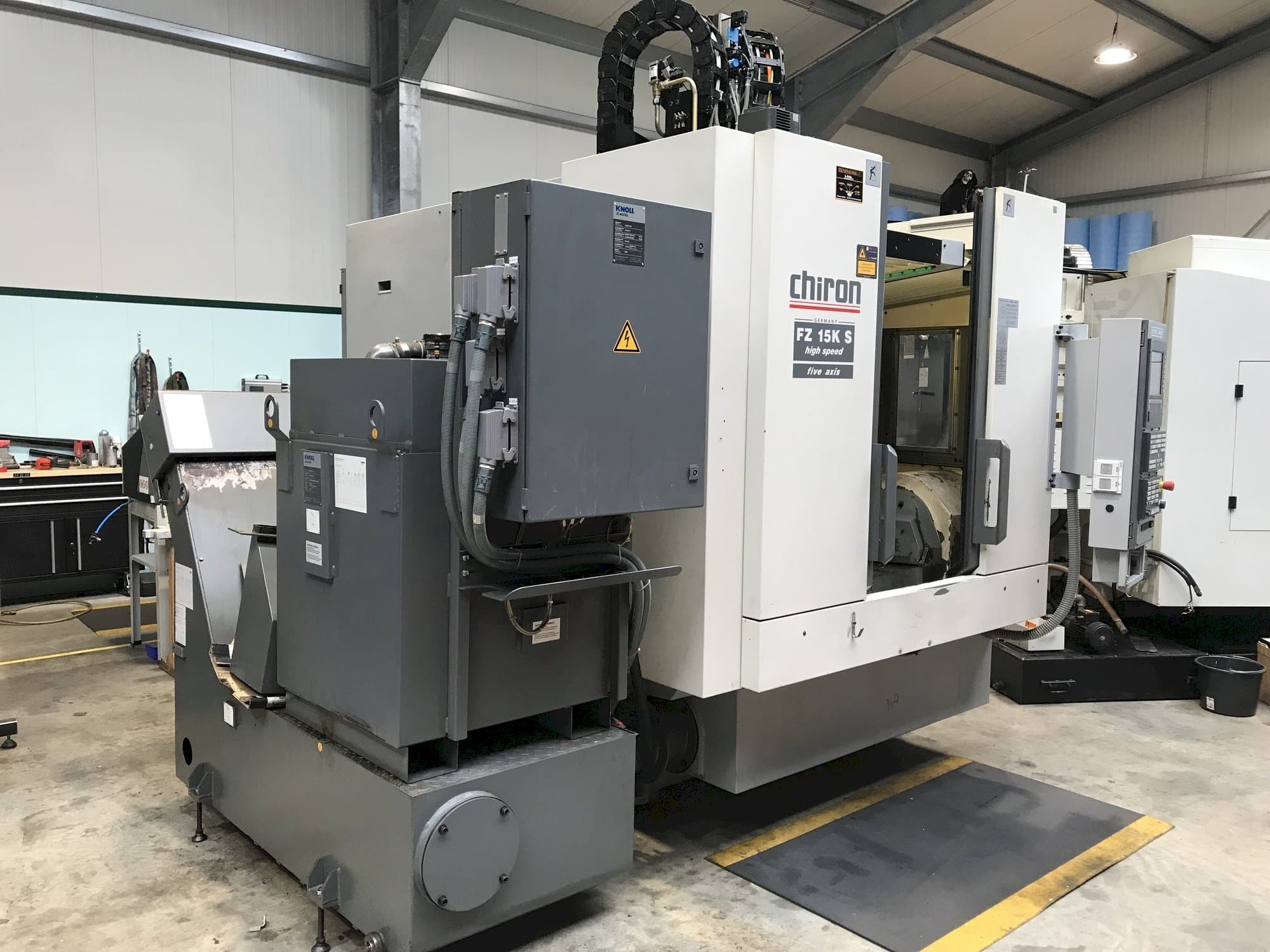 CHIRON FZ15 KS Mašinos vaizdas iš priekio