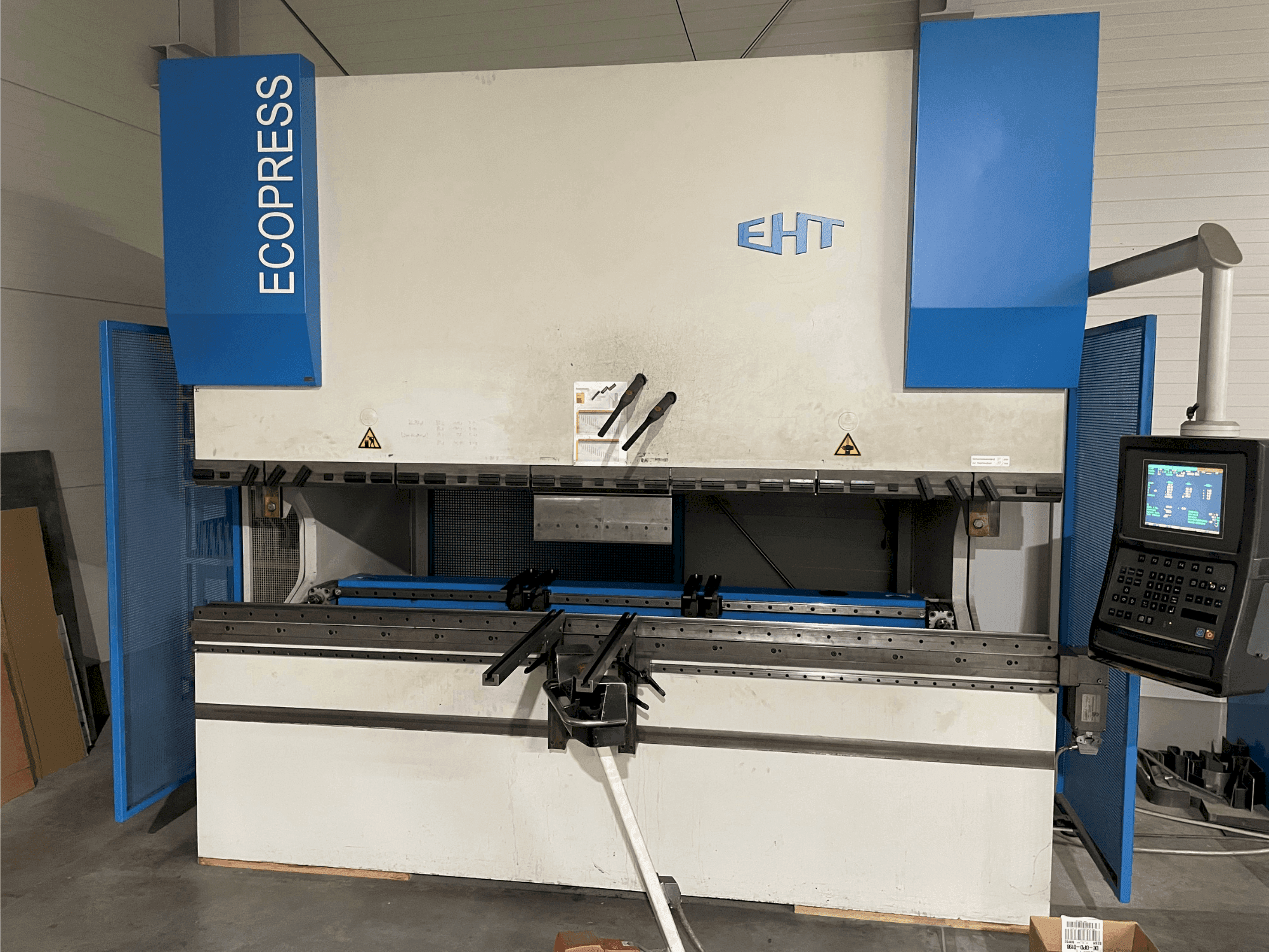EHT Ecopress 135-30 Mašinos vaizdas iš priekio